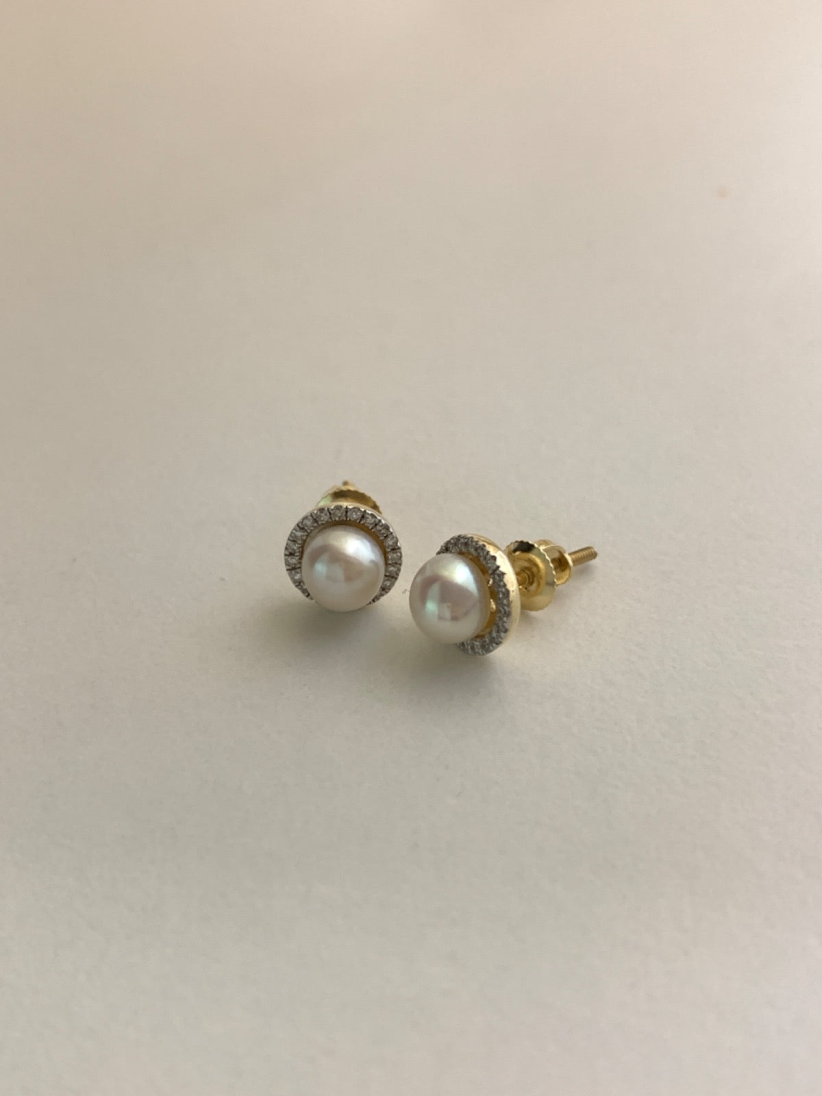 14K Yellow Gold Earring with Diamond and Pearl