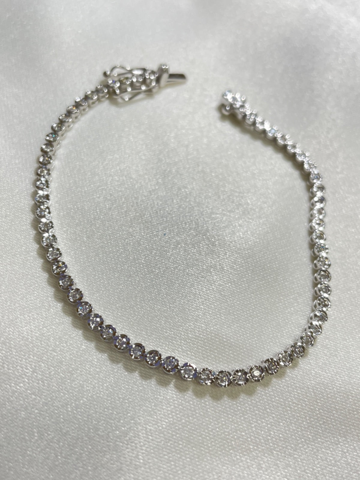 18K White Gold tennis Bracelet with Diamond