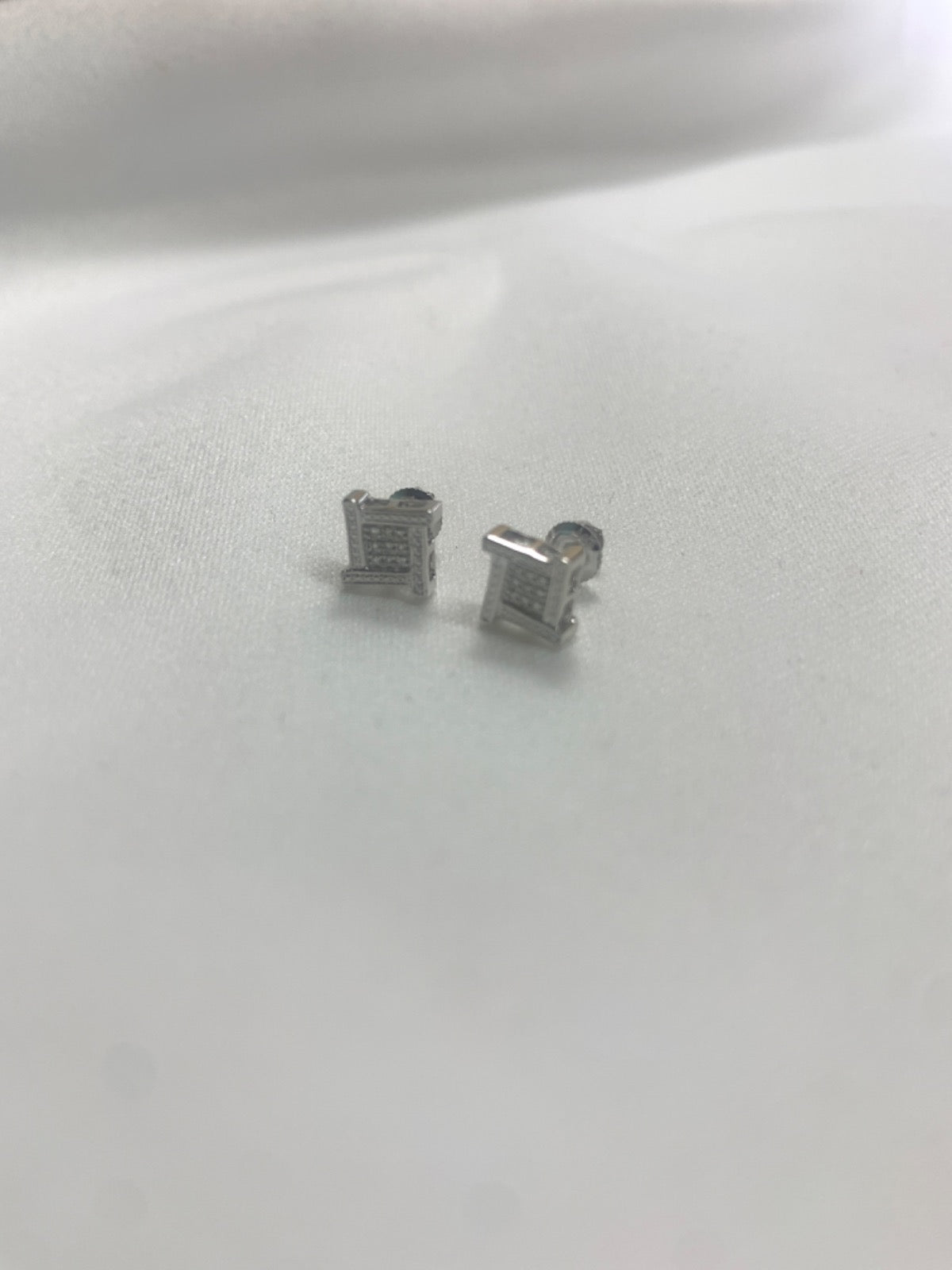 14K White Gold Earring with Diamond