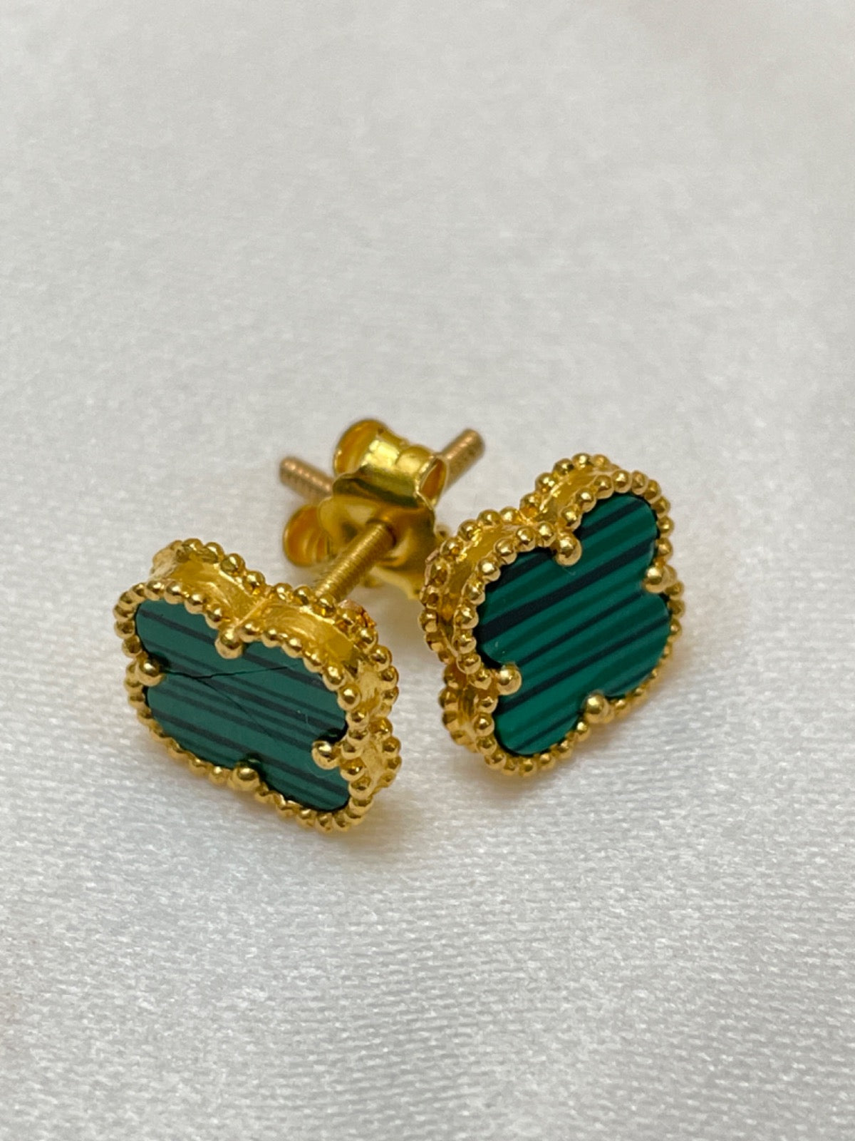 22K Yellow Gold Clover Green Earring
