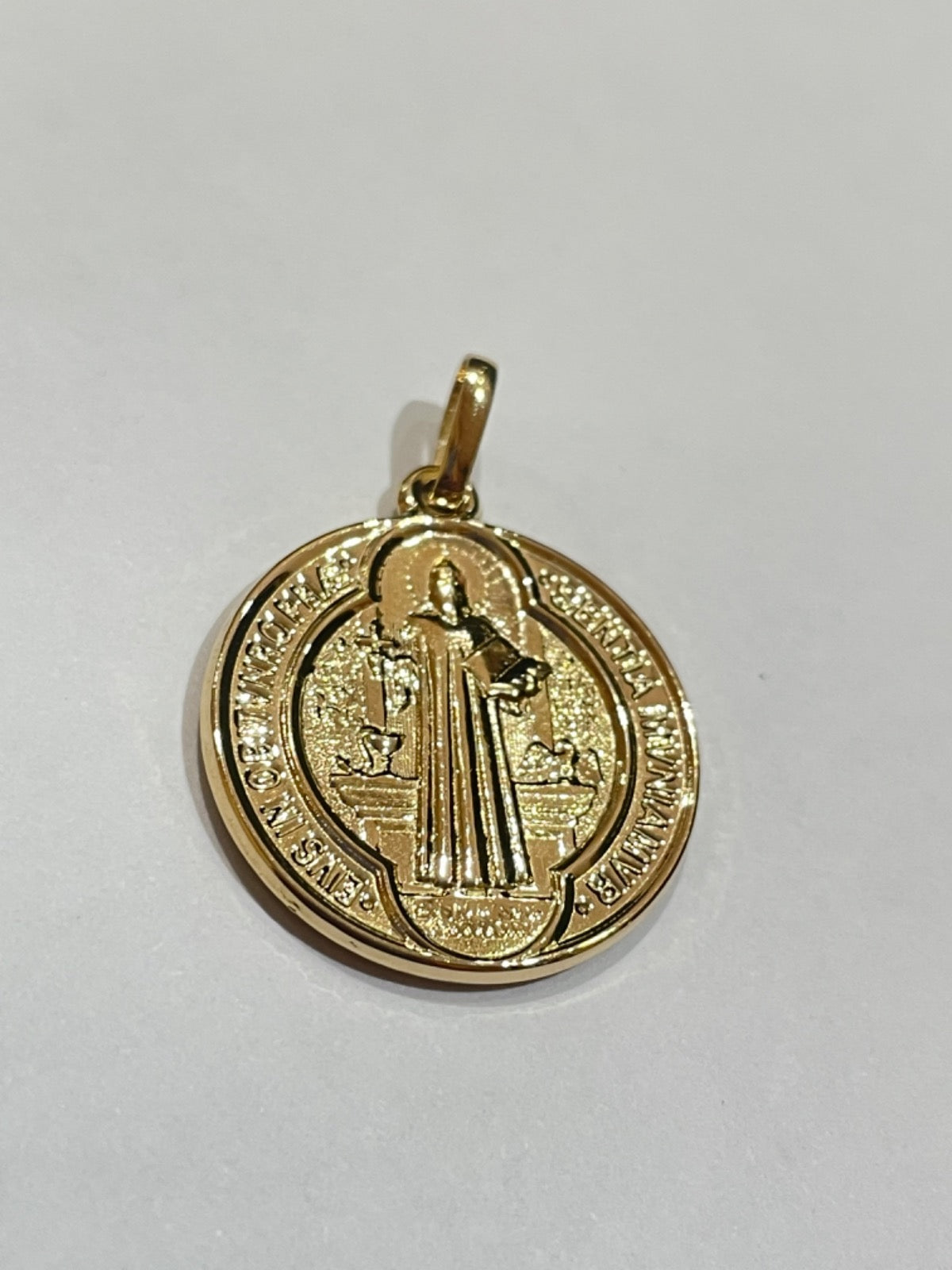 18K Yellow Gold Pendant