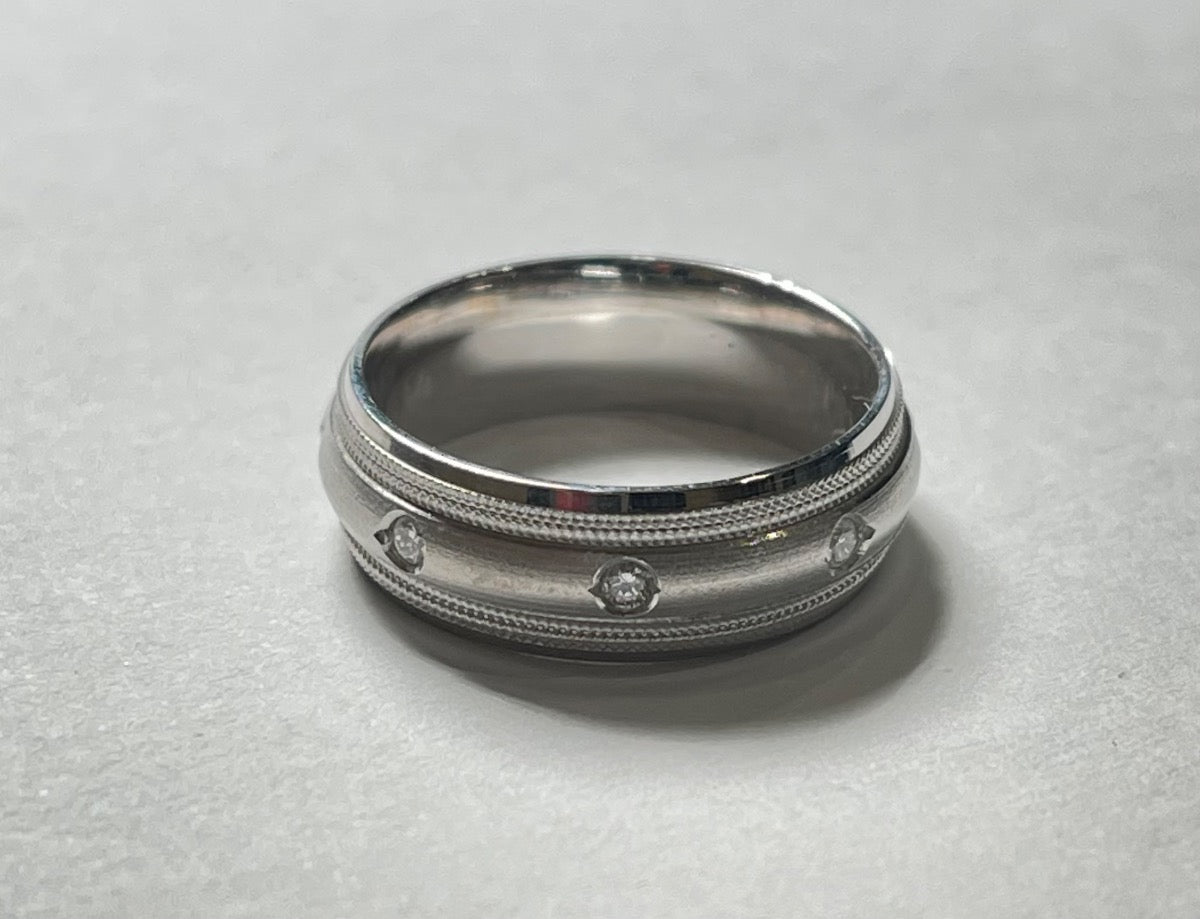 18K White Gold Wedding Band with Diamond