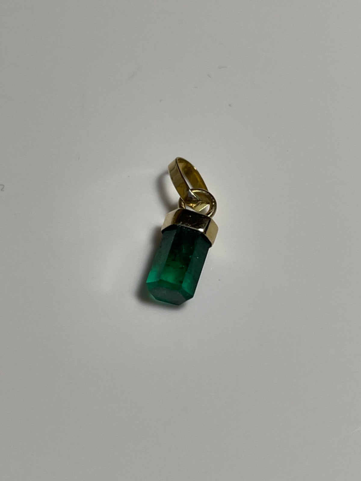 18K Yellow Gold Green Pendant with Emerald