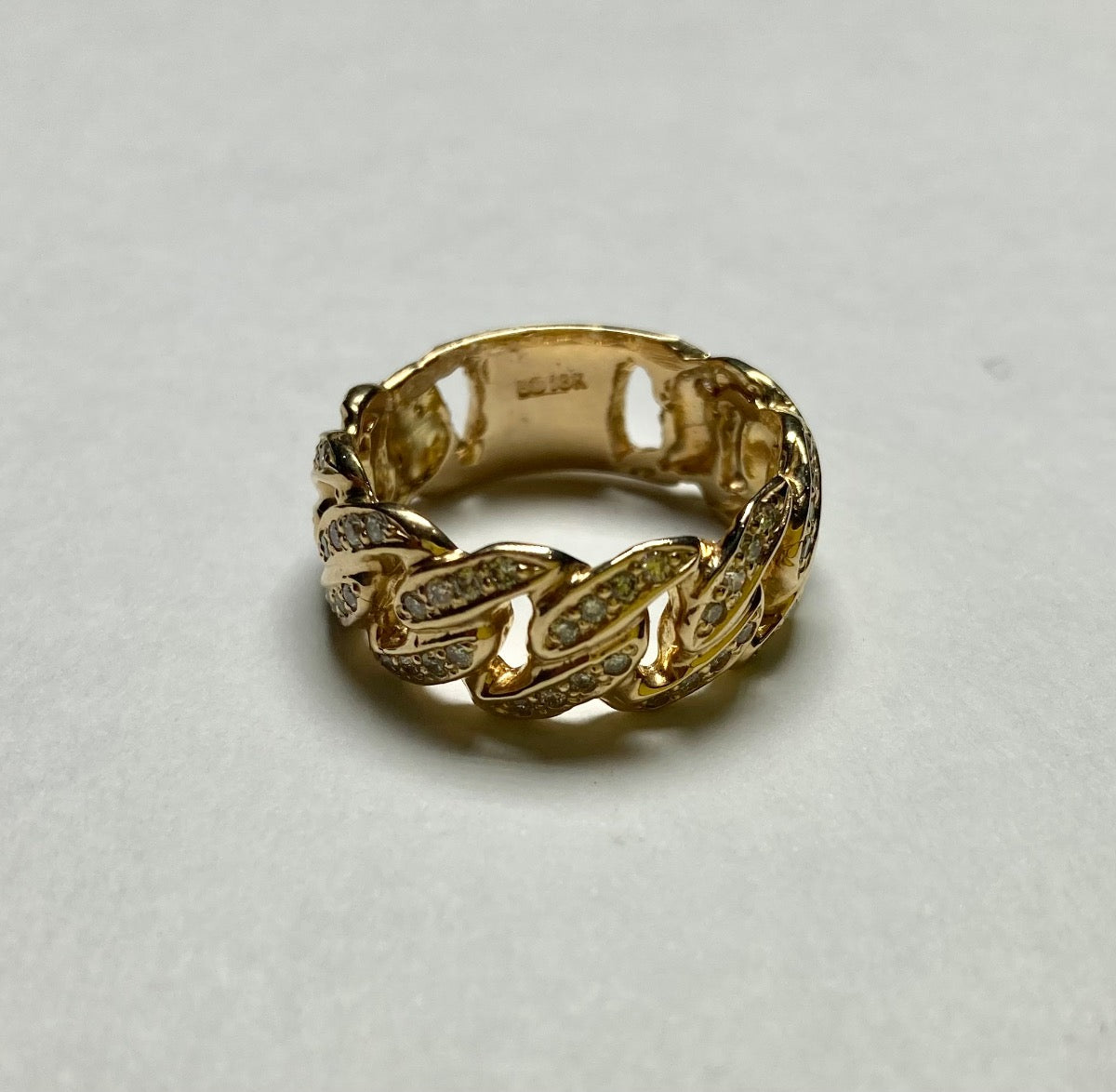 18K Yellow Gold Ring with Diamond