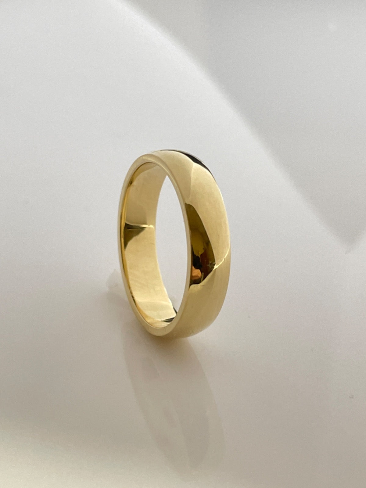 18K Yellow Gold Rounded Wedding Band