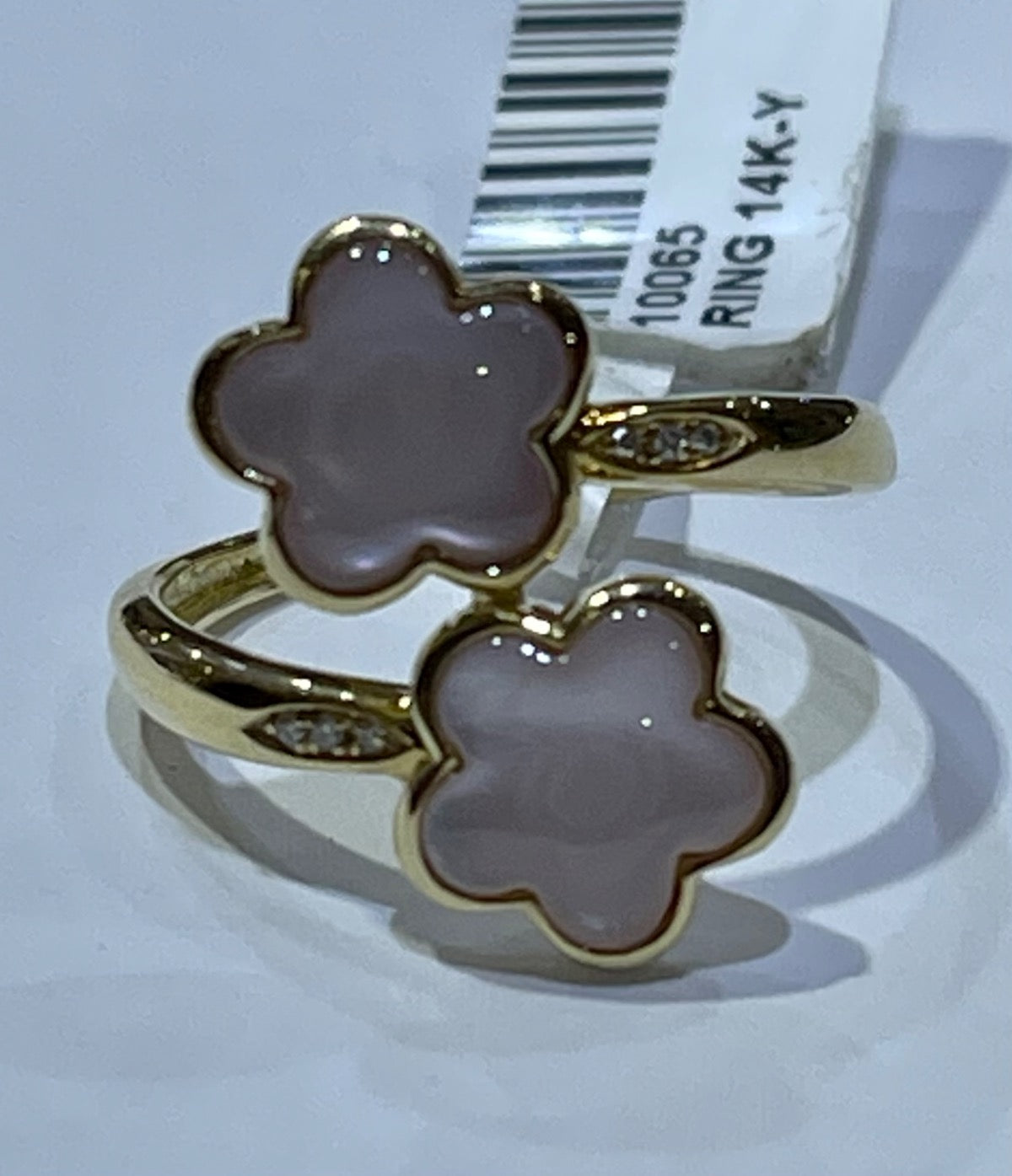 14K Yellow Gold Ring with Mother Of Pearl