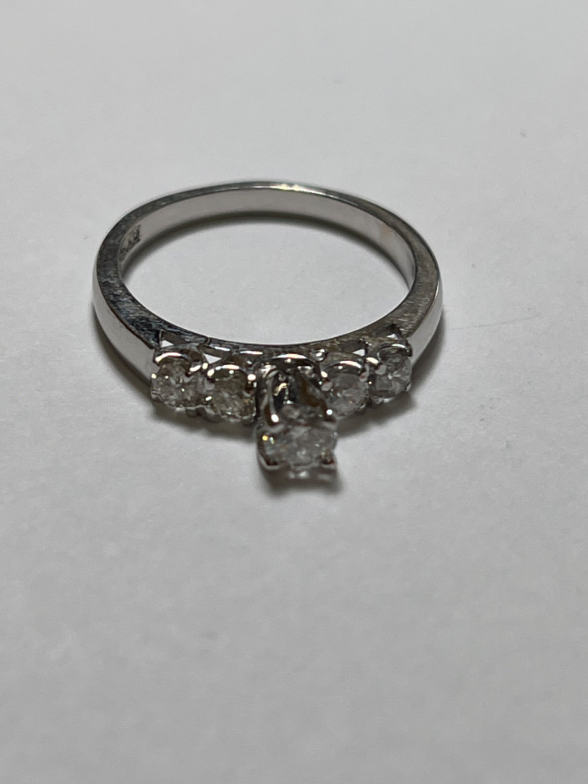 18K White Gold Engagement Ring with Diamond