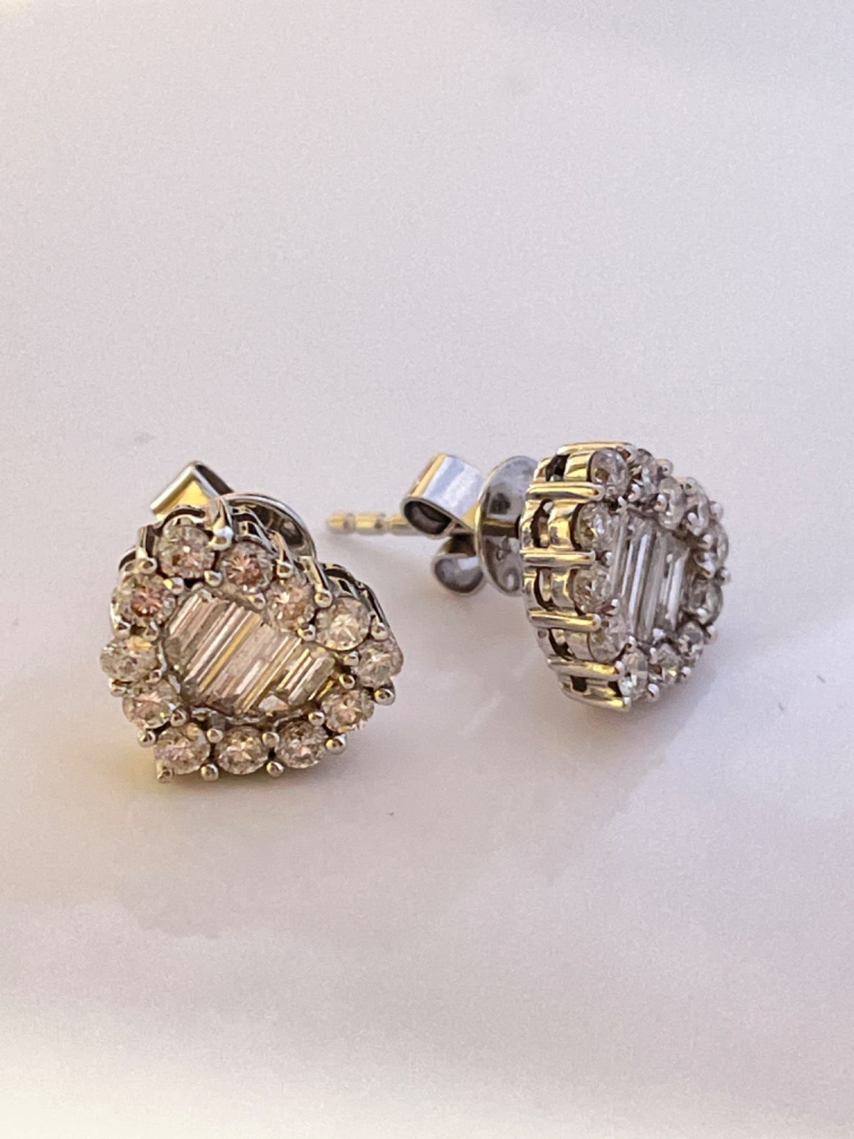 18K White Gold Heart Earring with Diamond