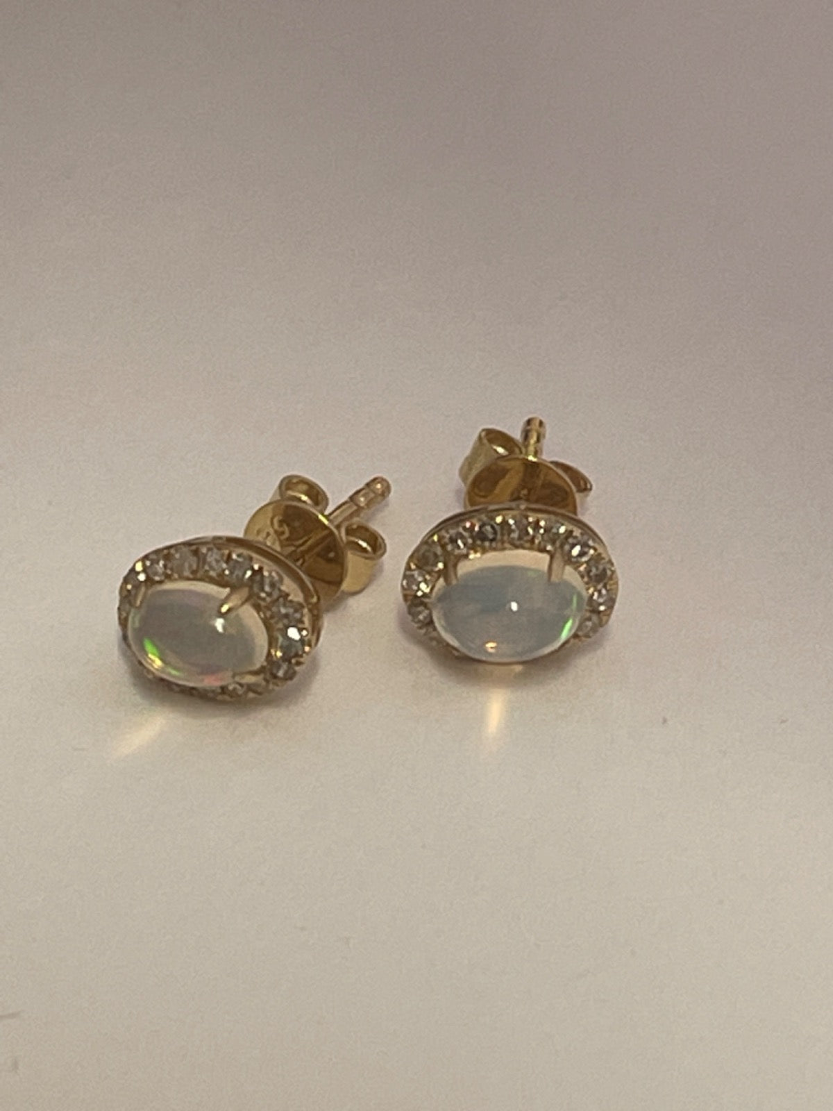 14K Yellow Gold Earring with Diamond