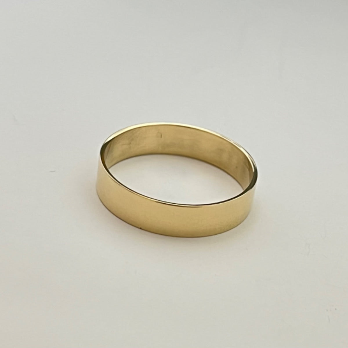 18K Yellow Gold Wedding Band