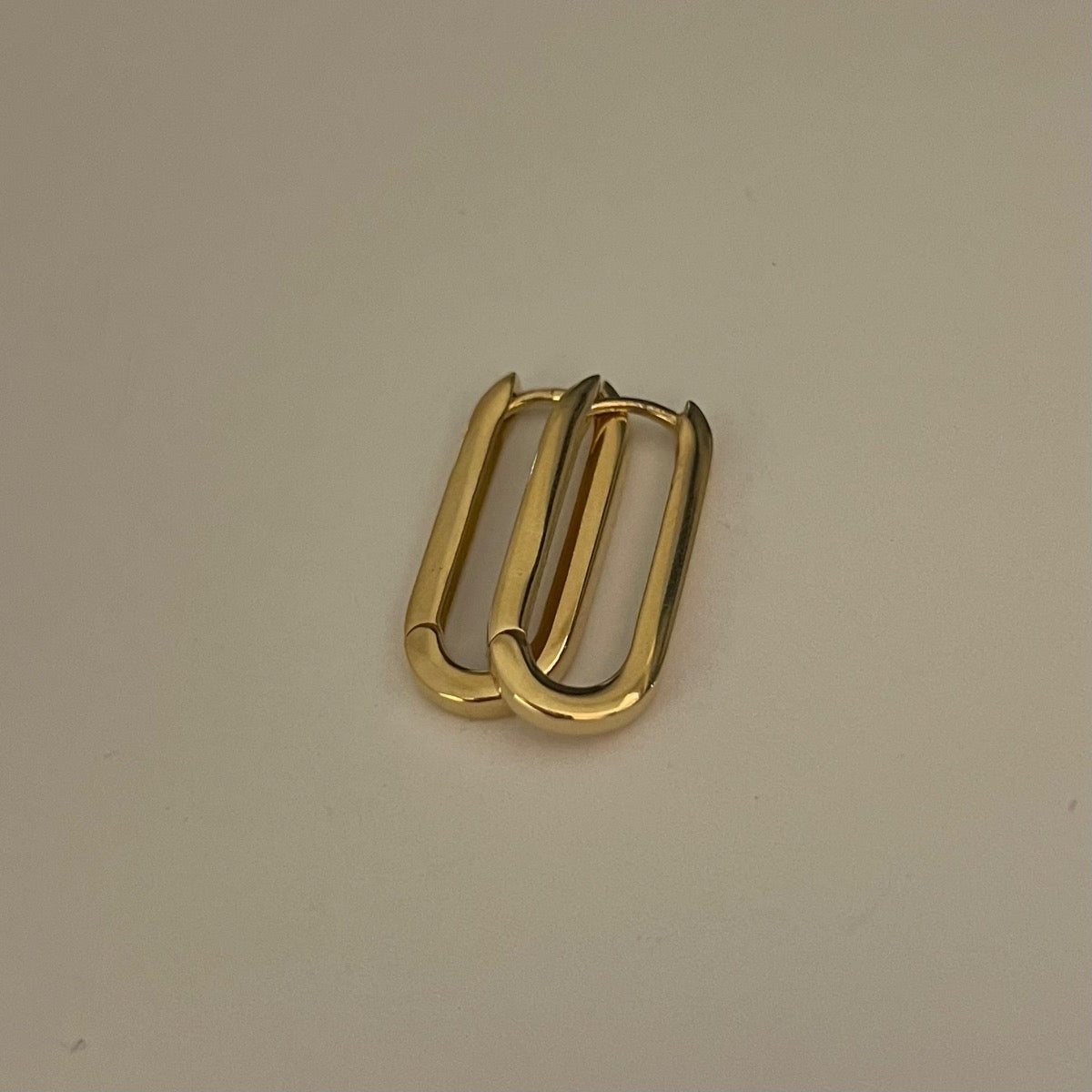 18K Yellow Gold Oval Hoop Earring