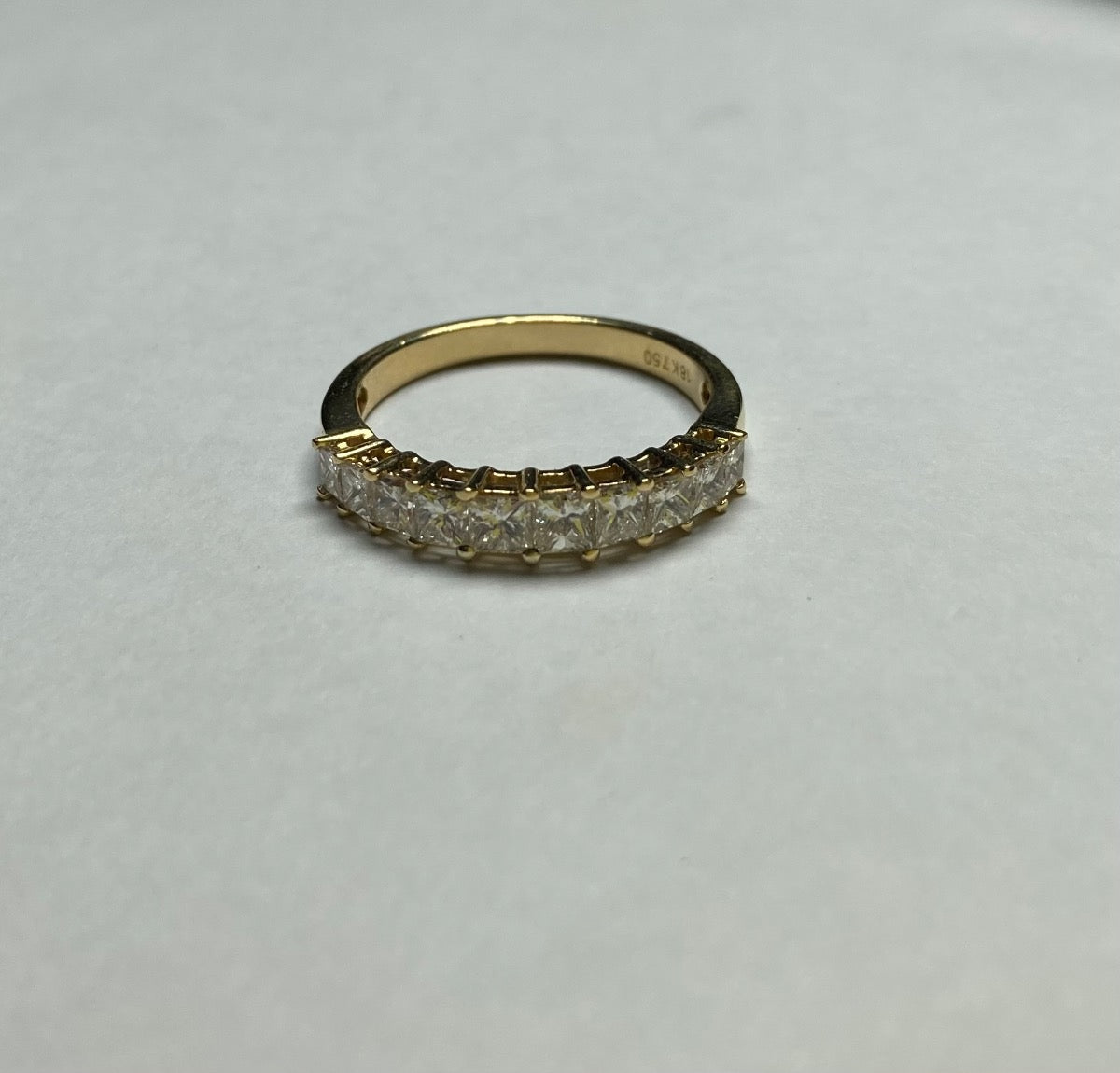 18K Yellow Gold Ring with Diamond