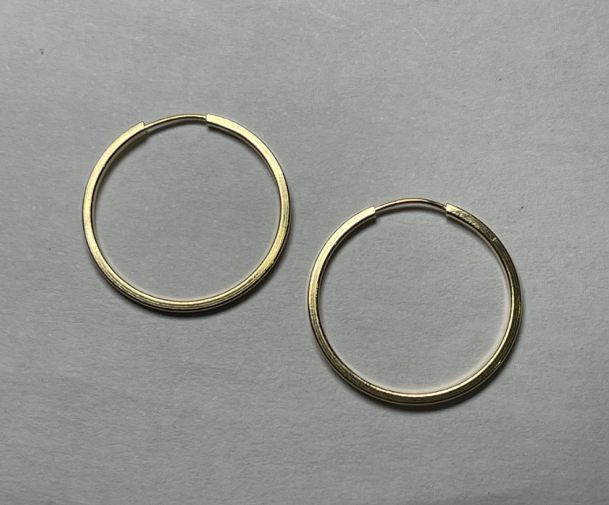 18K Yellow Gold Hoops Earring
