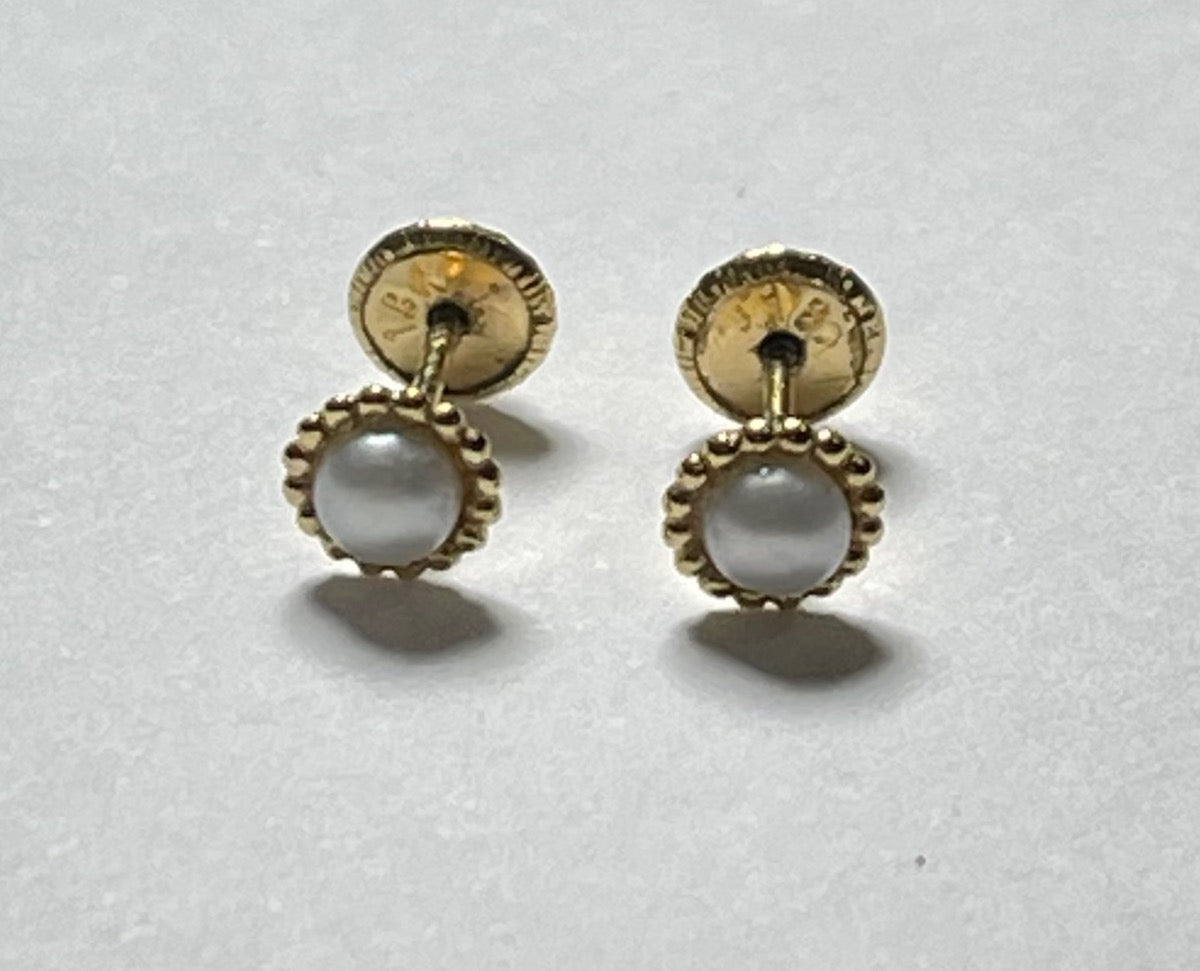 18K Yellow Gold Earring with Pearl