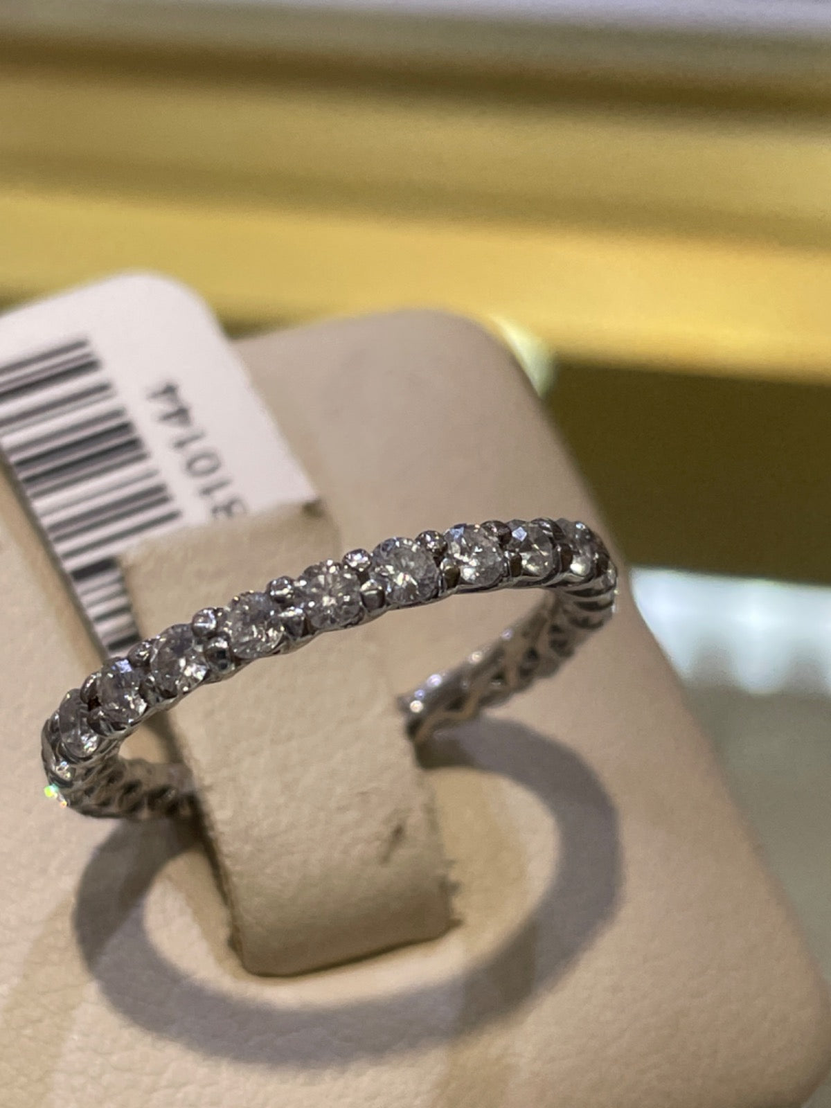 18K Yellow Gold Ring with Diamond