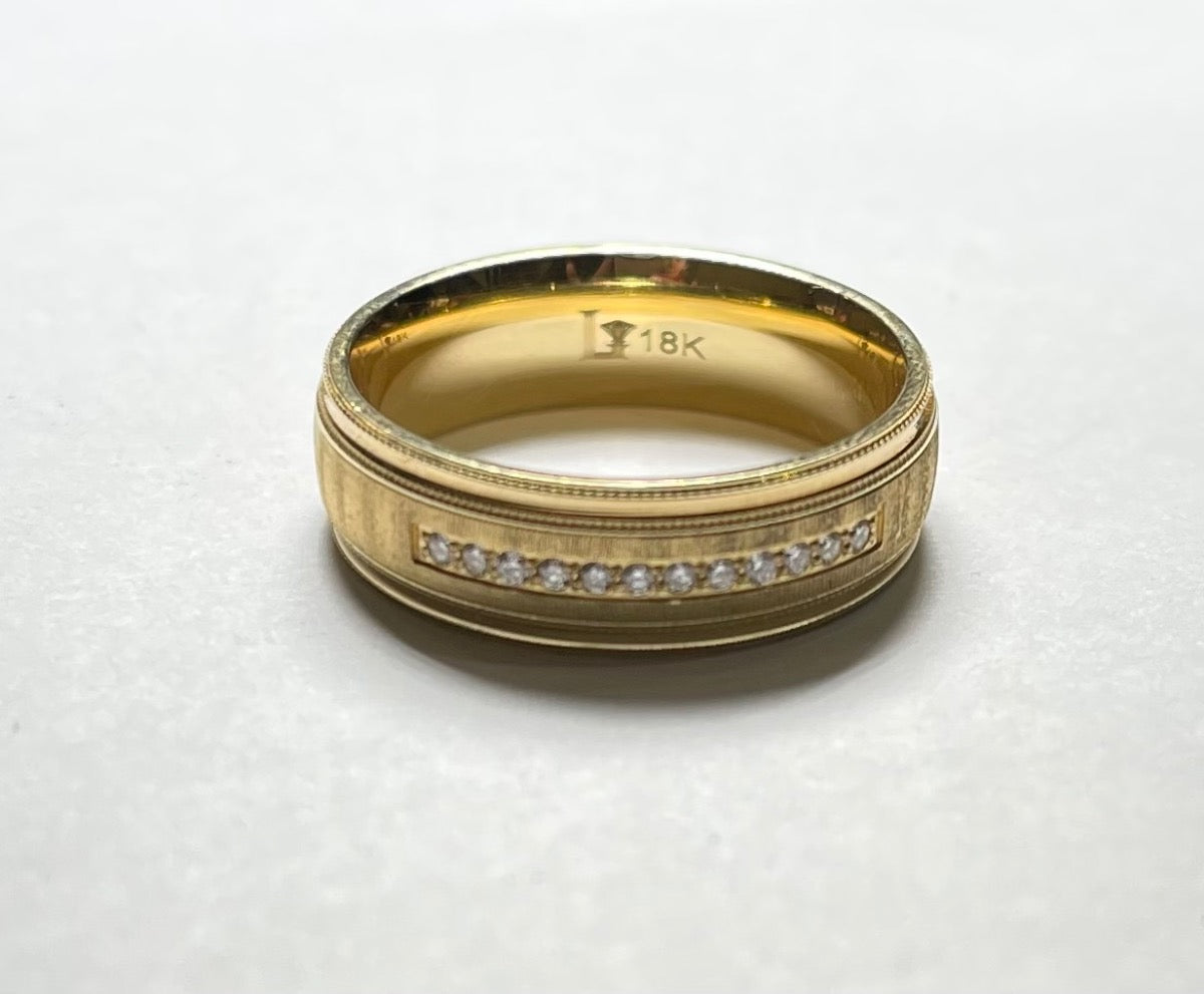18K Yellow Gold Wedding Band with Diamond