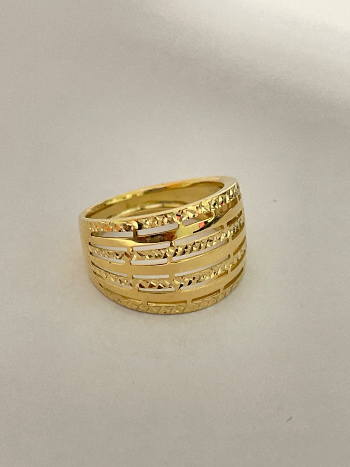 18K Yellow Gold Diamond Cut Ring