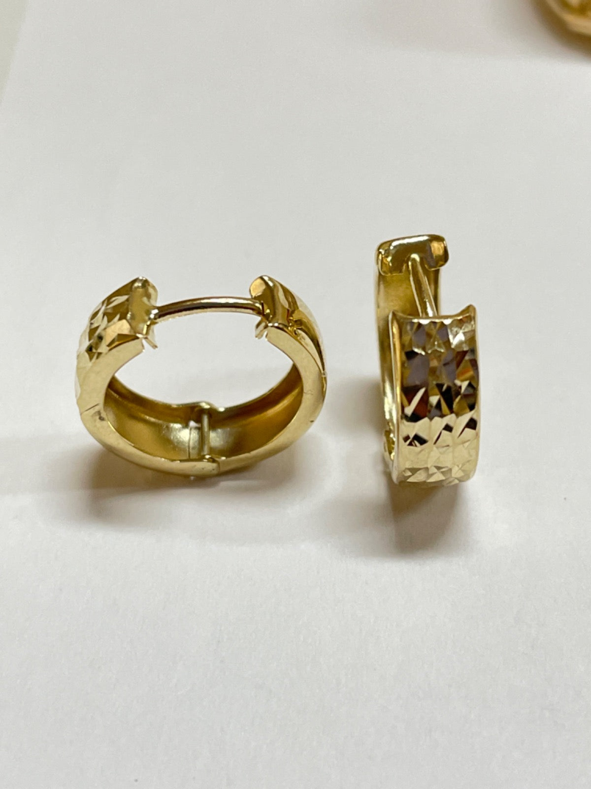 14K Yellow Gold Hoop Earring