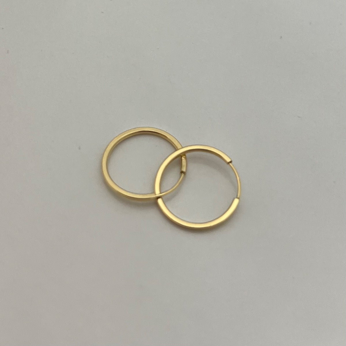 18K Yellow Gold Hoop Earring