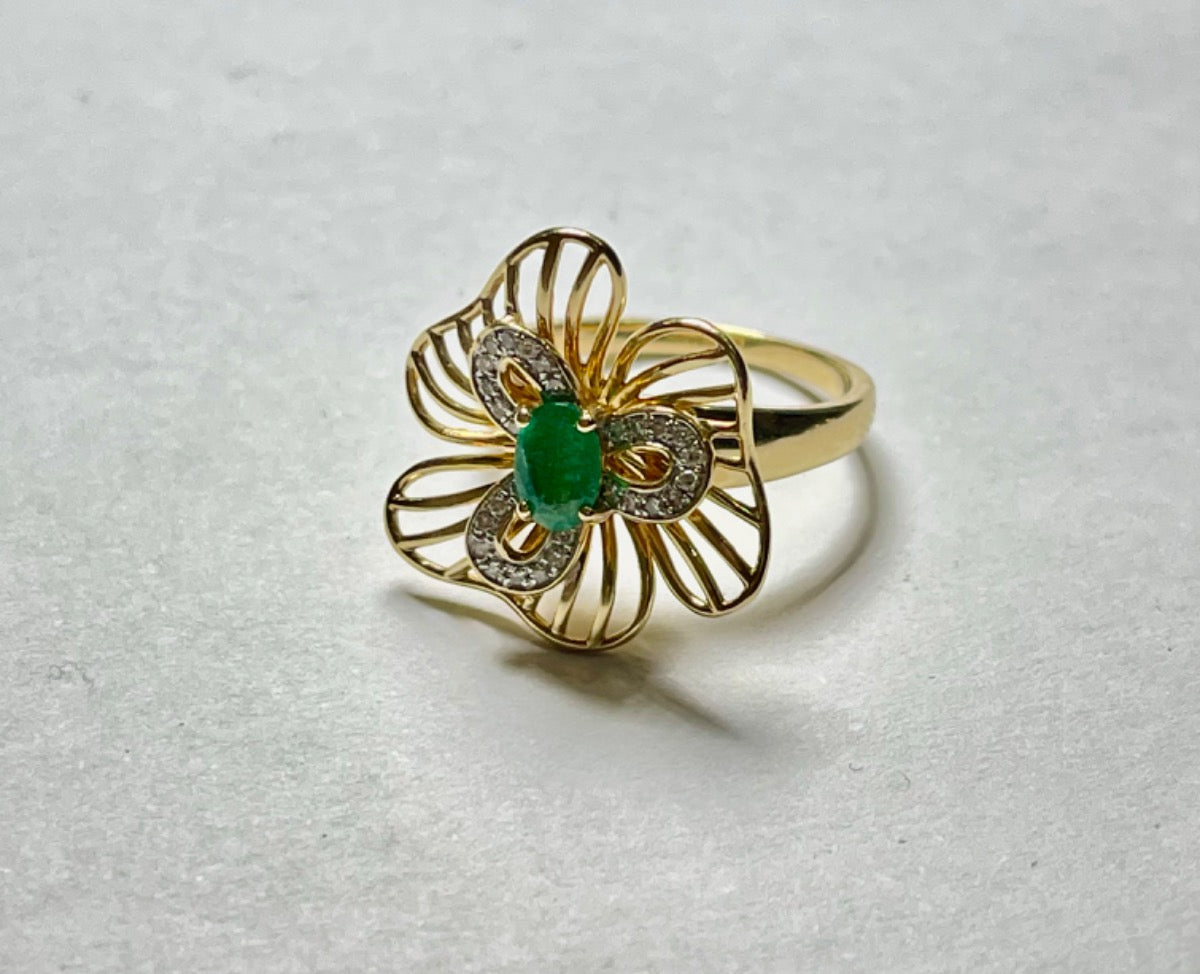 14K Yellow Gold Ring with Diamond and Emerald