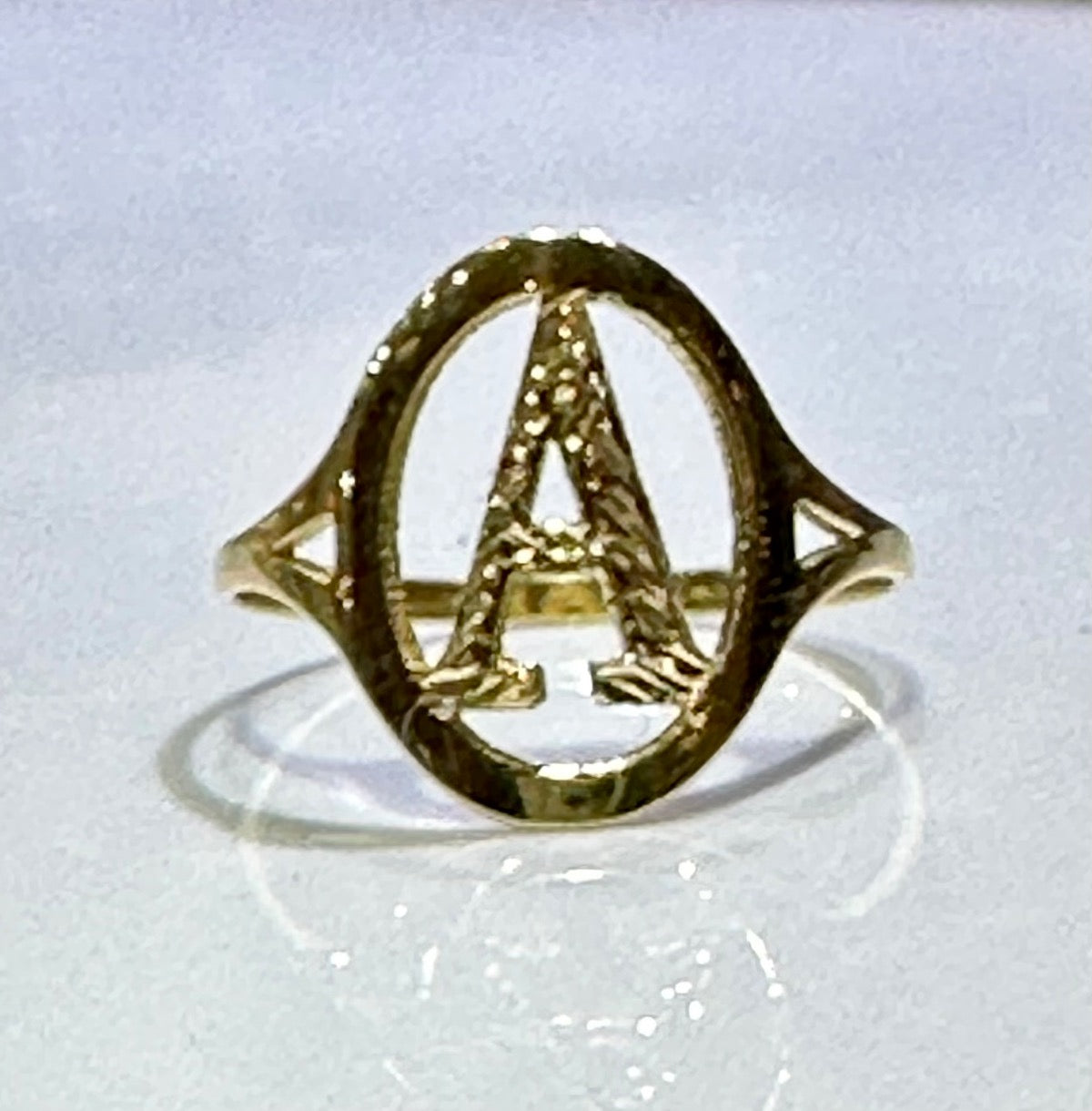 18K Yellow Gold Inicial Letter Ring