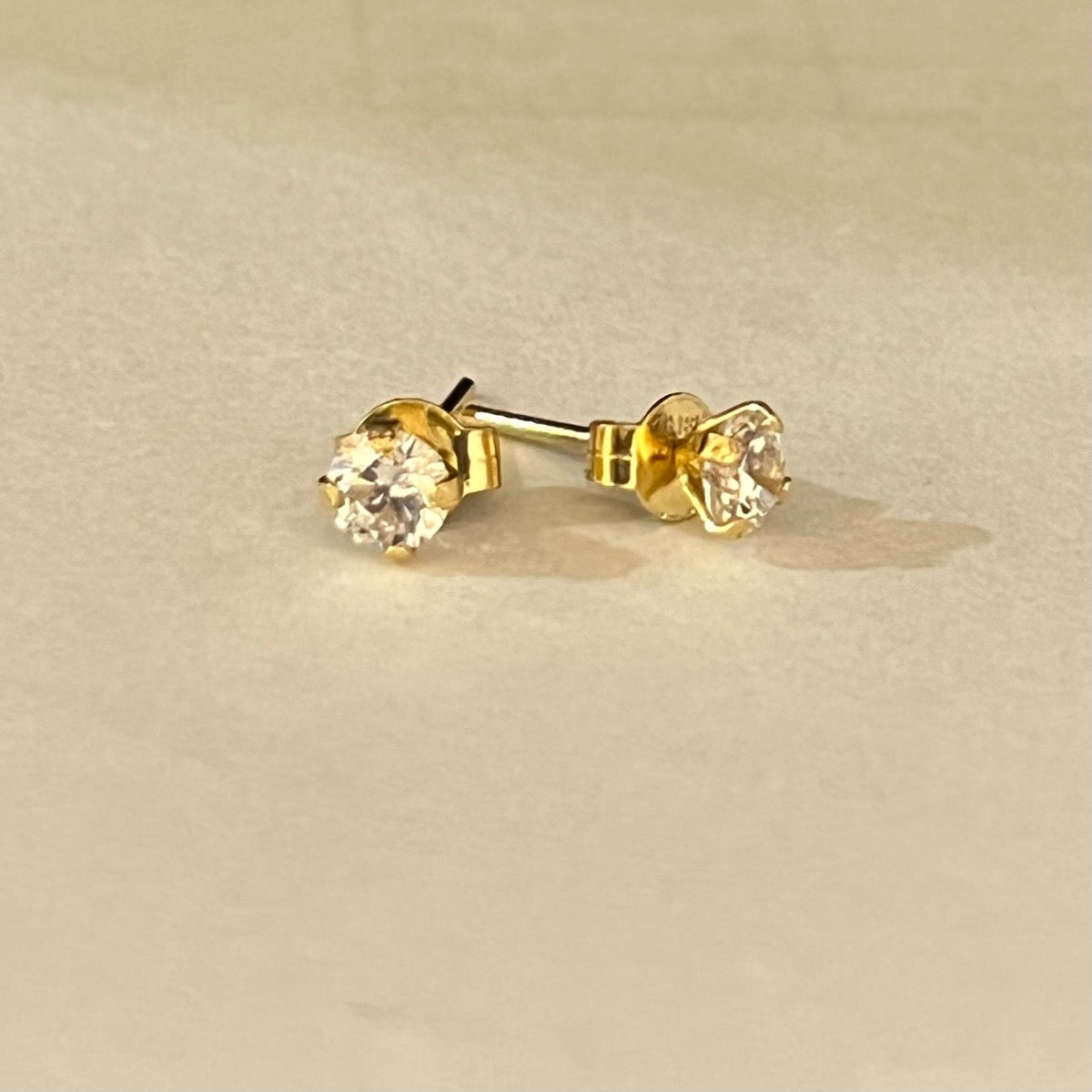 18K Yellow Gold Earring with CZ
