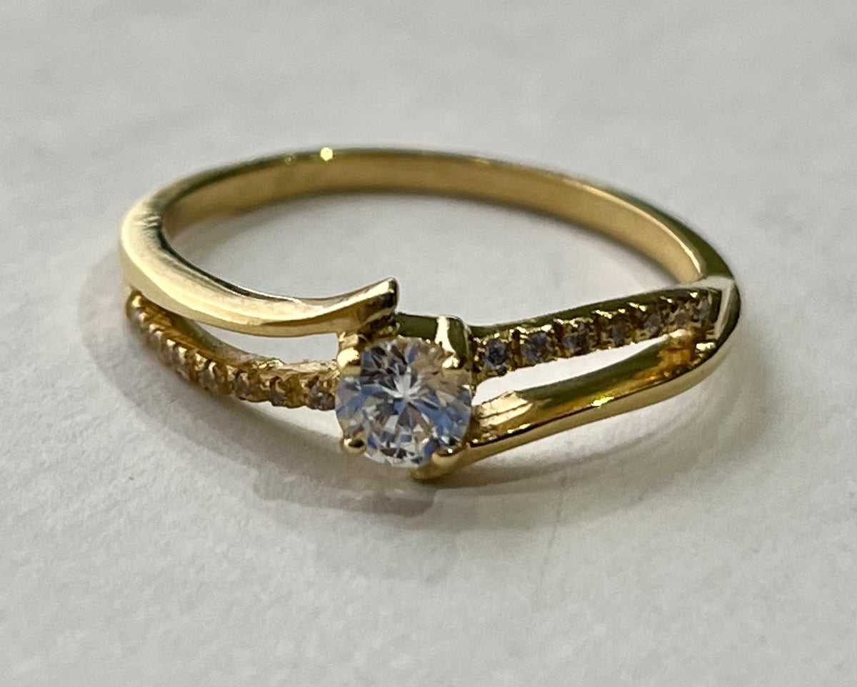 19K Yellow Gold Ring with CZ