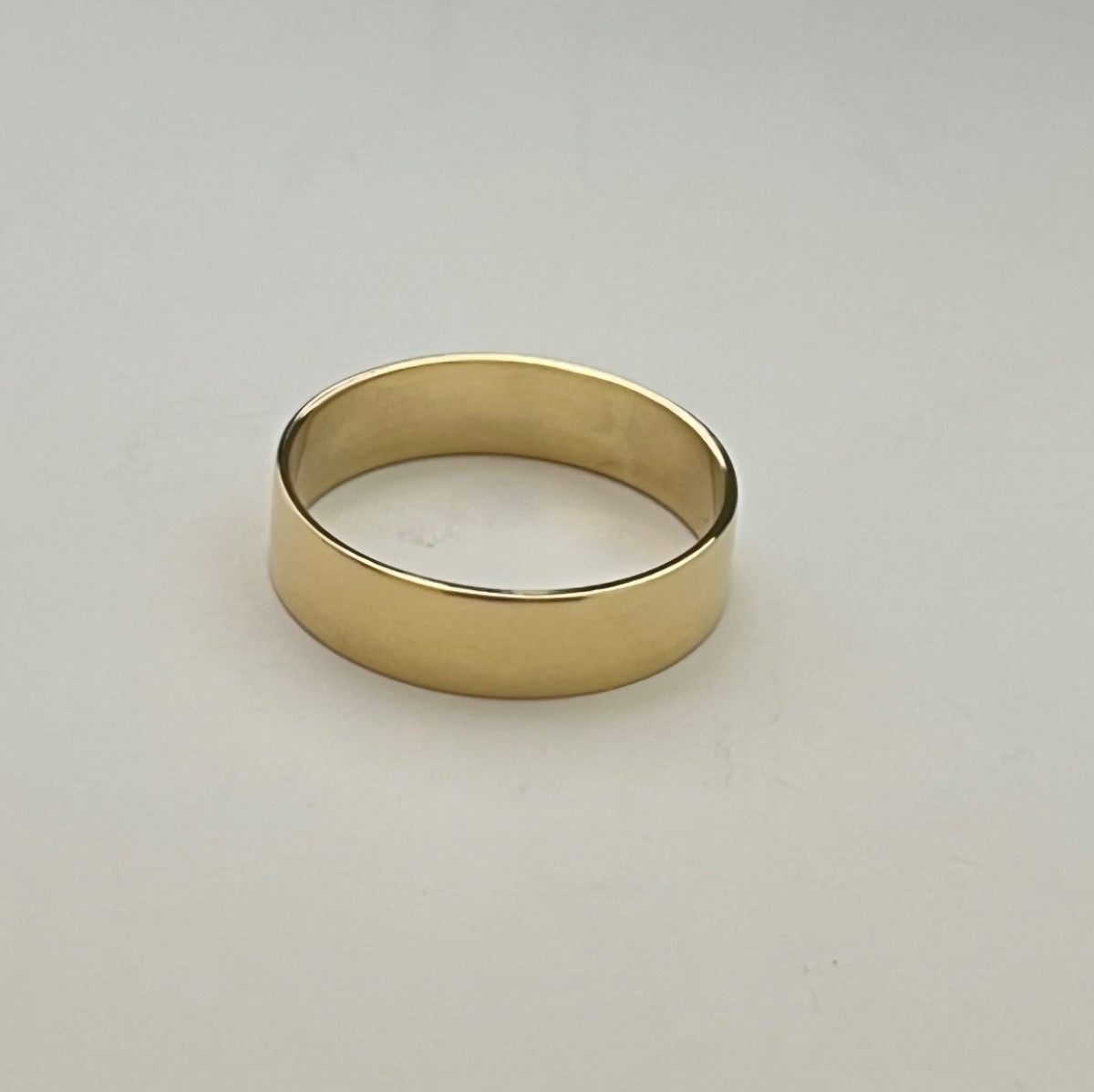 18K Yellow Gold Wedding Band
