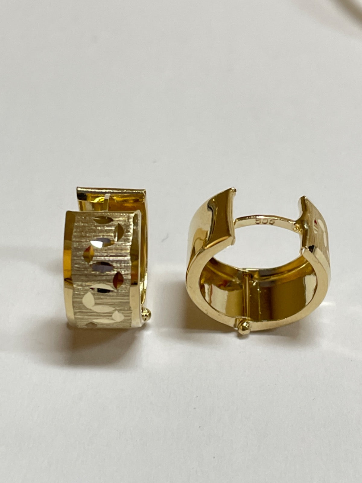 14K Yellow Gold Hoop Earring