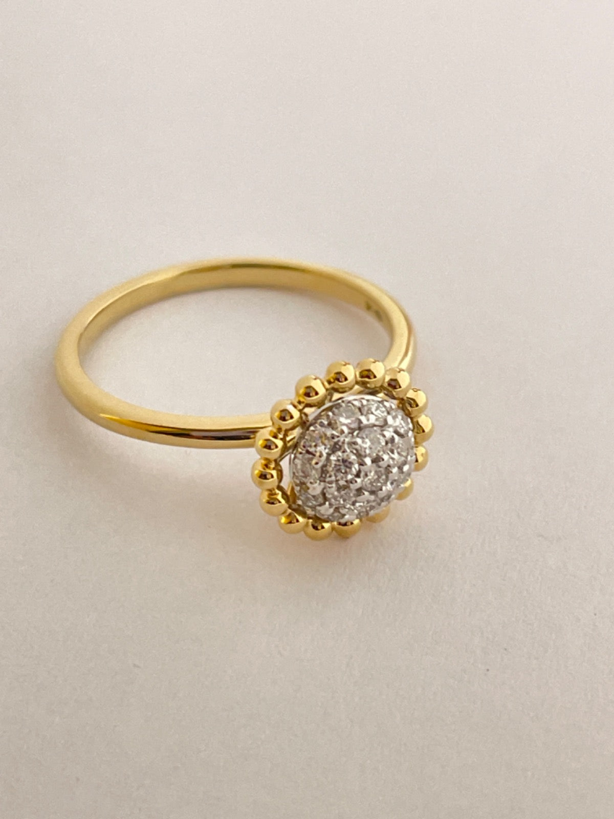 18K Yellow Gold Ring with Diamond