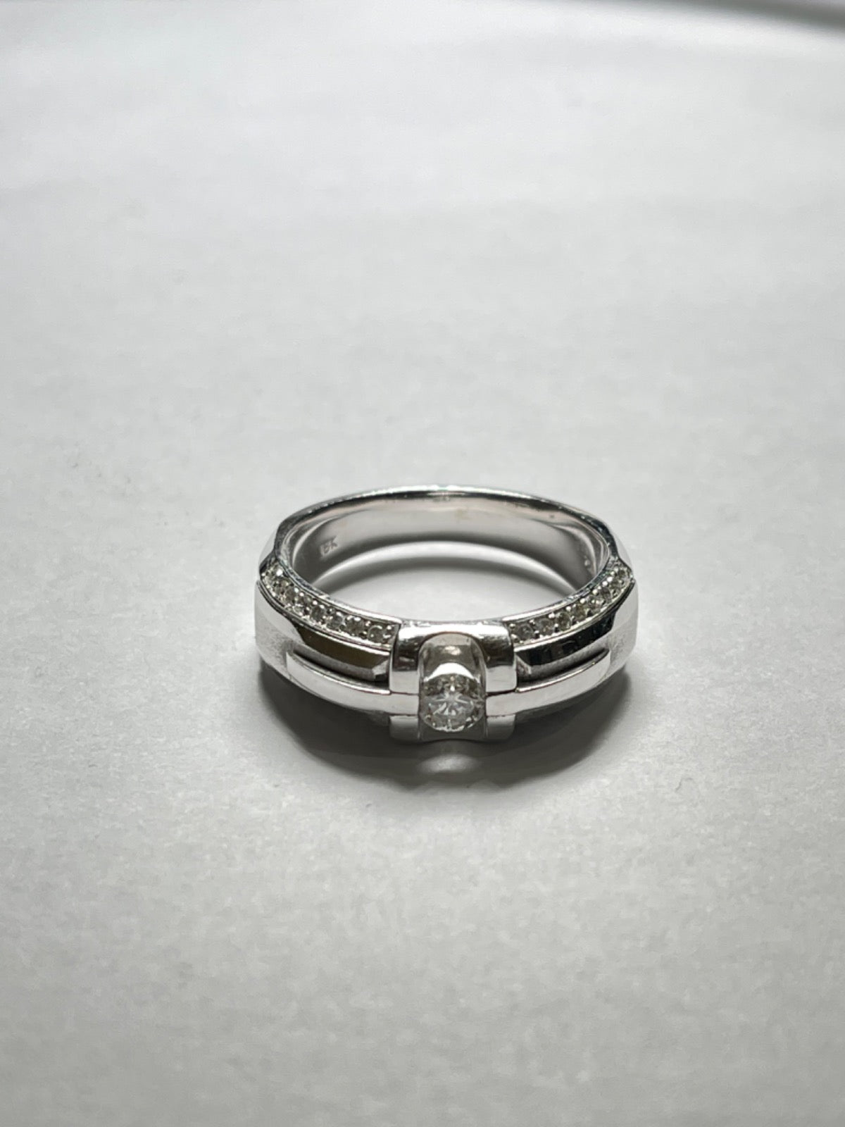 18K White Gold Wedding Band with Diamond