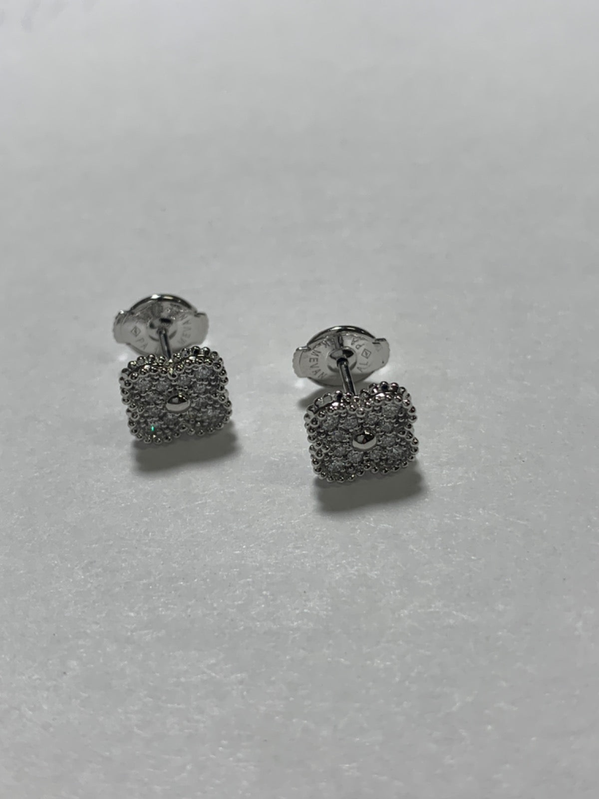 18K White Gold Earring with Diamond