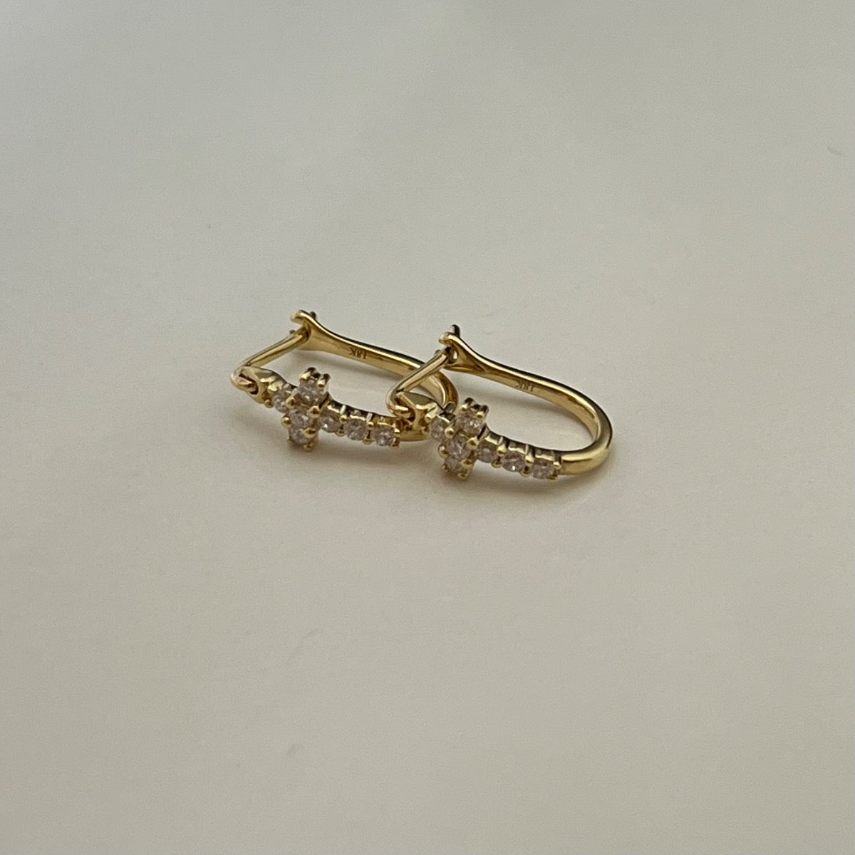 18K Yellow Gold Cross Earring with Diamond