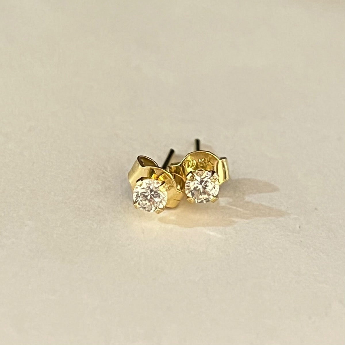 18K Yellow Gold Earring with CZ