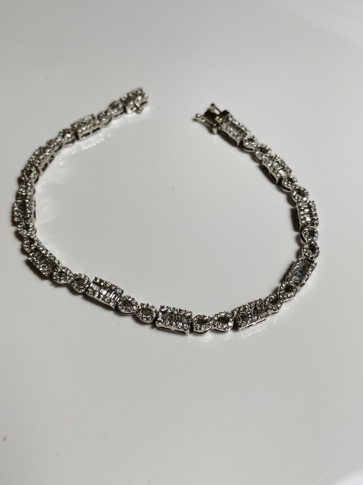 18K White Gold Bracelet with Diamond