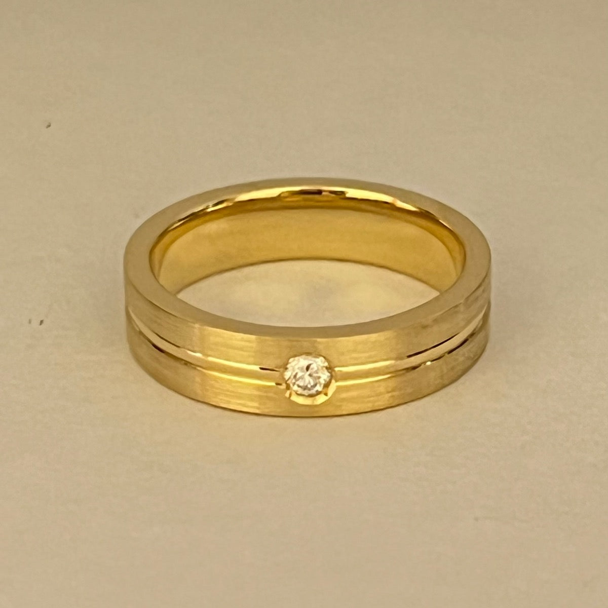 18K Yellow Gold Wedding Band with Diamond