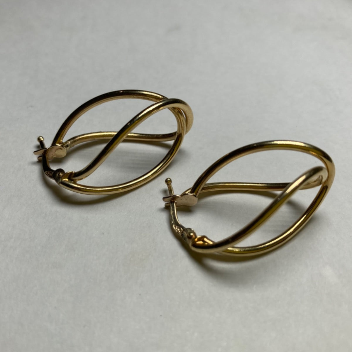 18K Yellow Gold Earring
