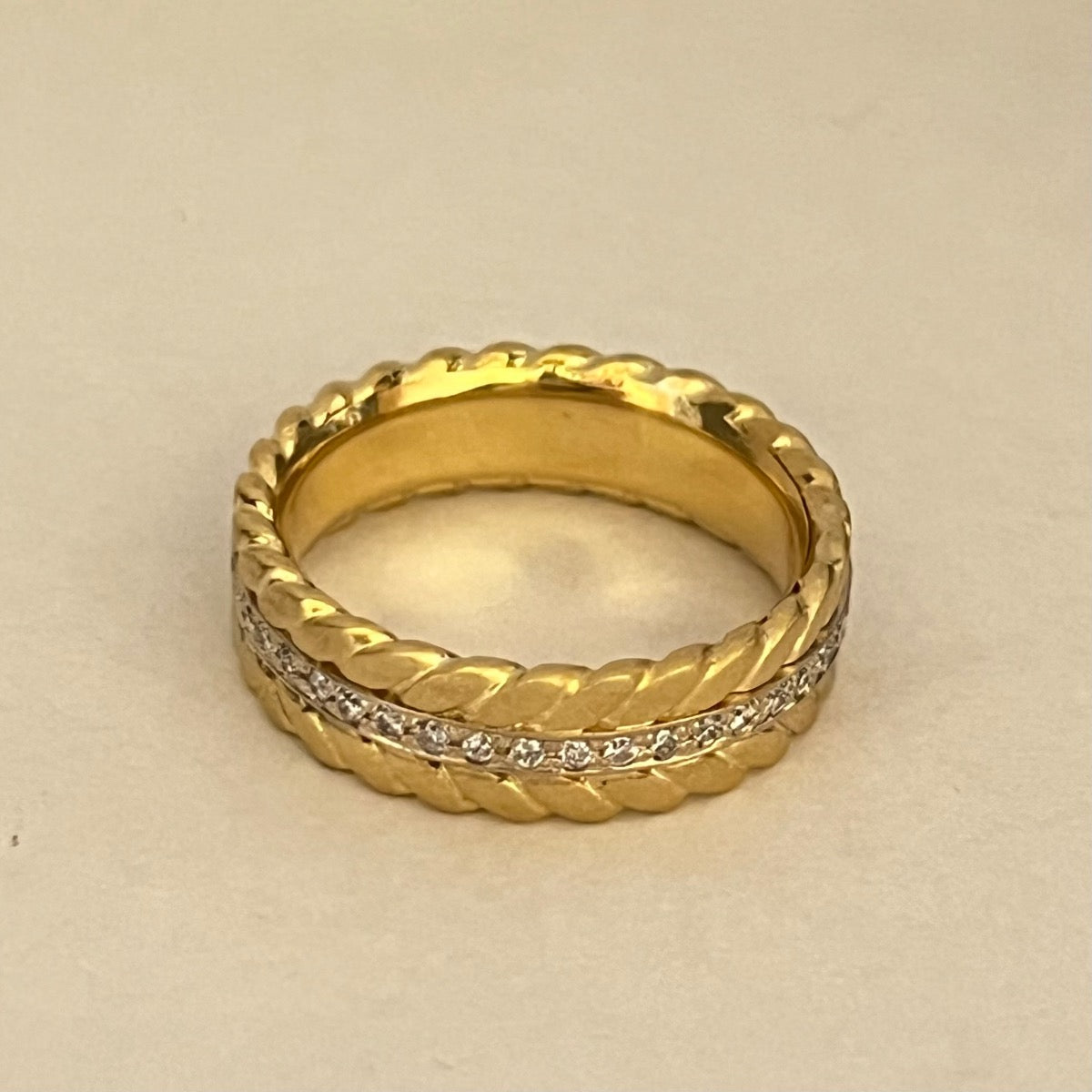 18K Yellow Gold Wedding Band with Diamond
