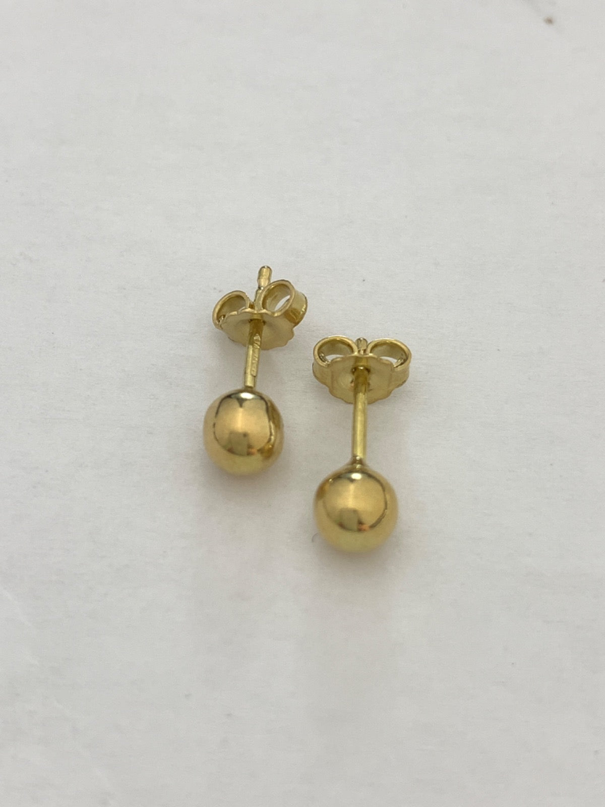 18K Yellow Gold Earring