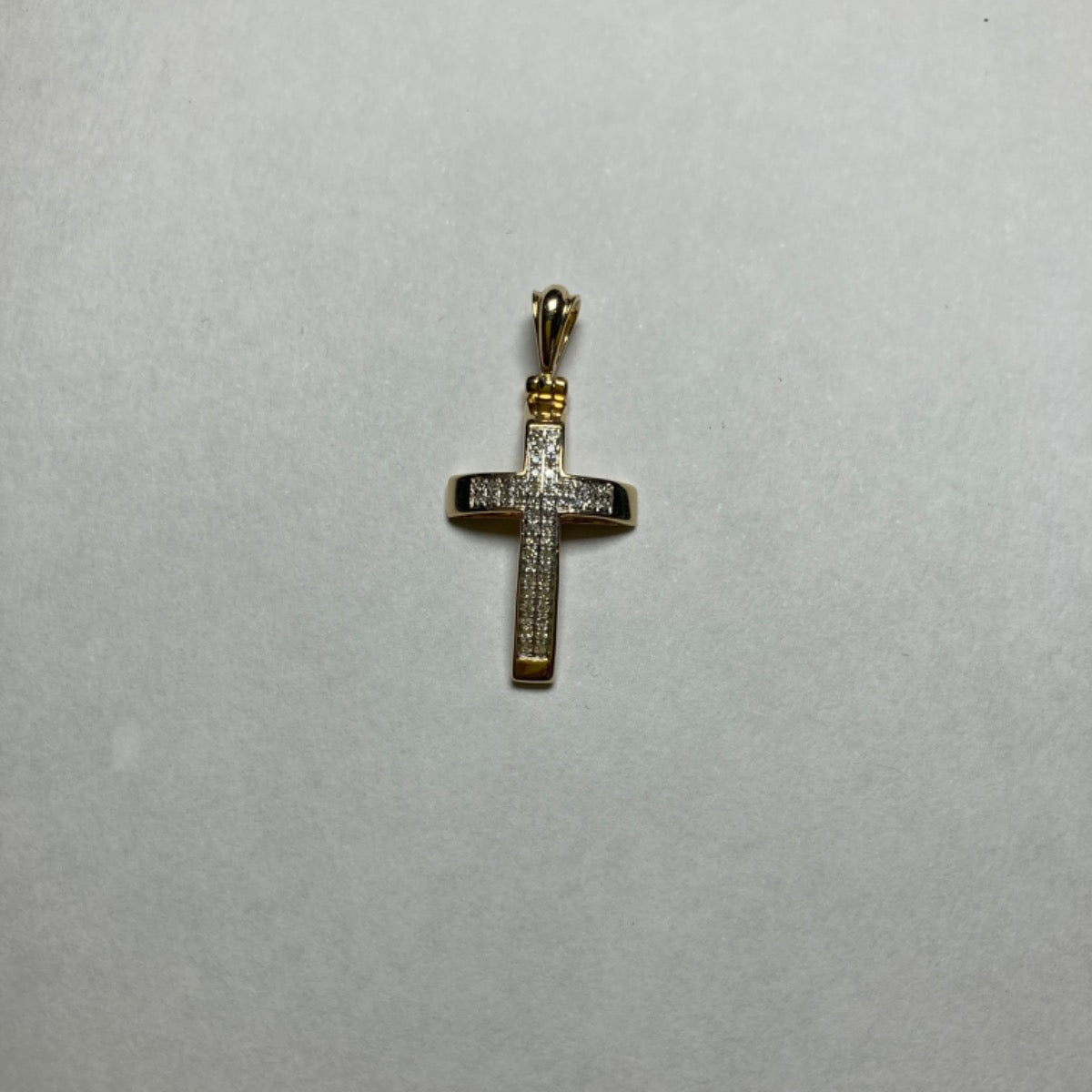 14K Yellow Gold Pendant with Diamond