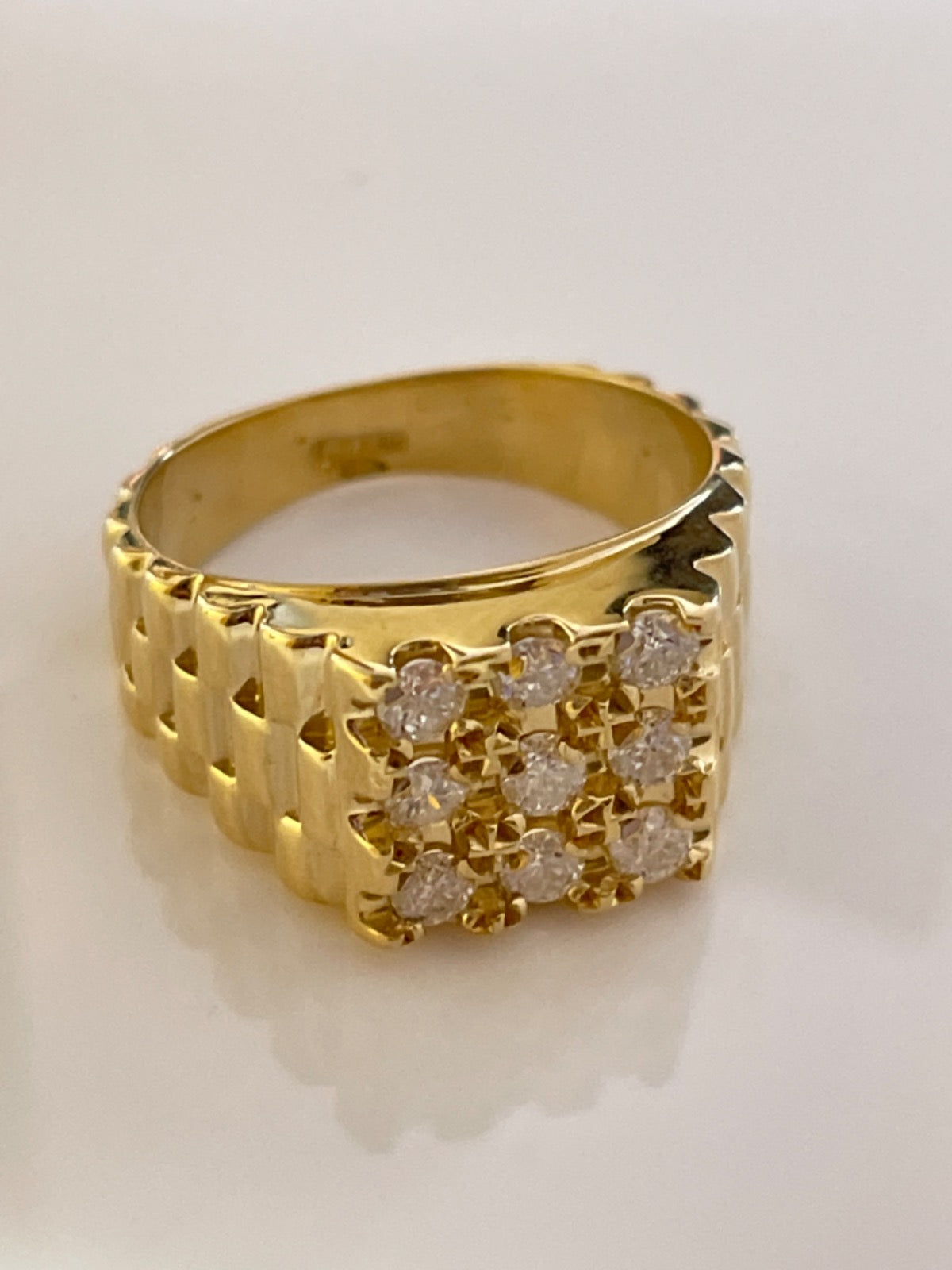 18K Yellow Gold Men's Ring with Diamond