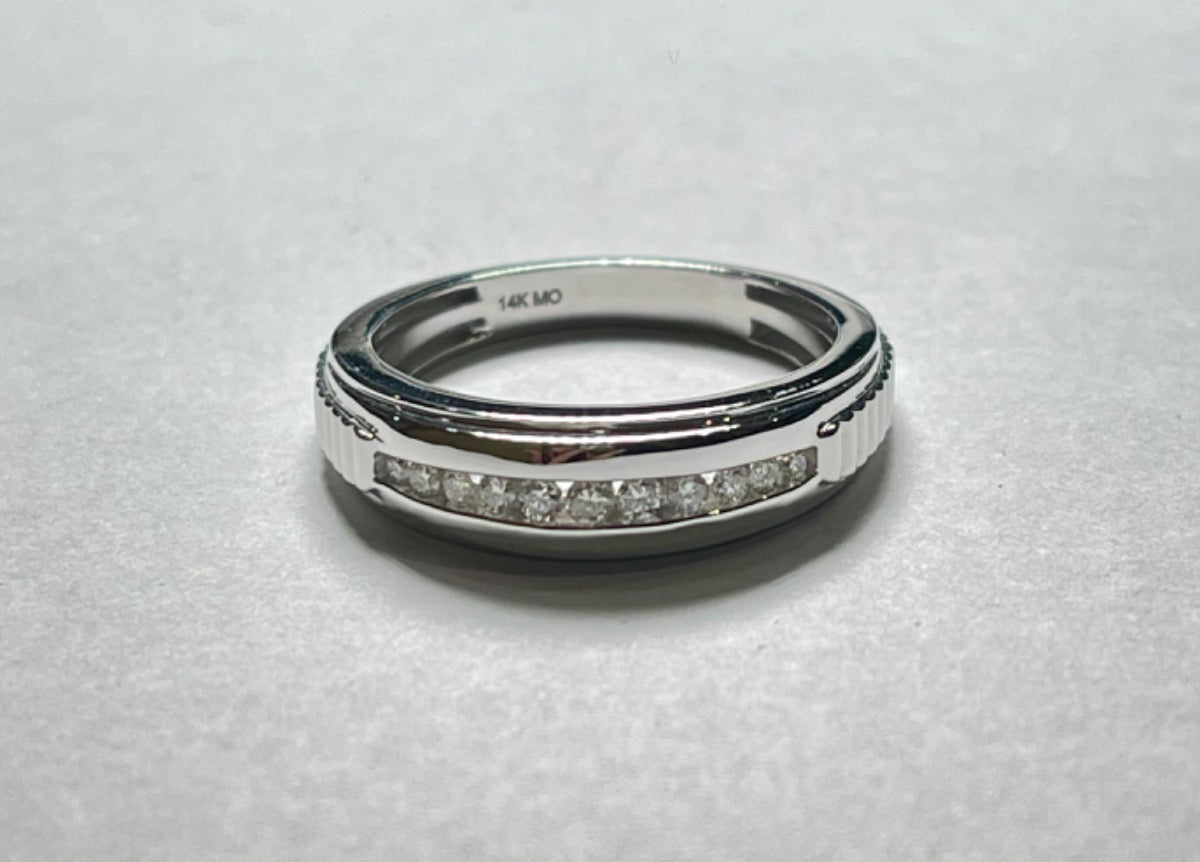 14K White Gold Wedding Band with Diamond