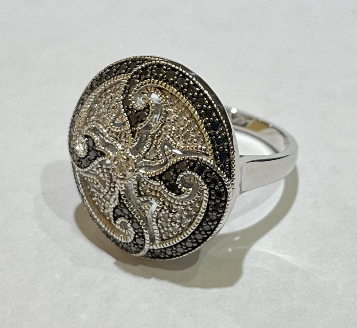 White Silver Ring with Black Diamond and Diamond