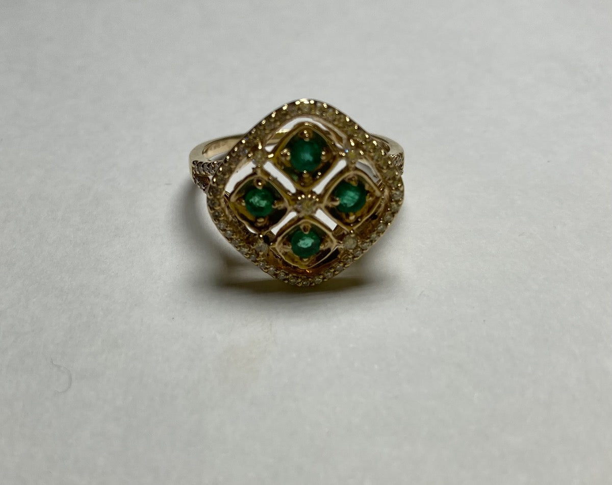 14K Yellow Gold Ring with Diamond and Emerald
