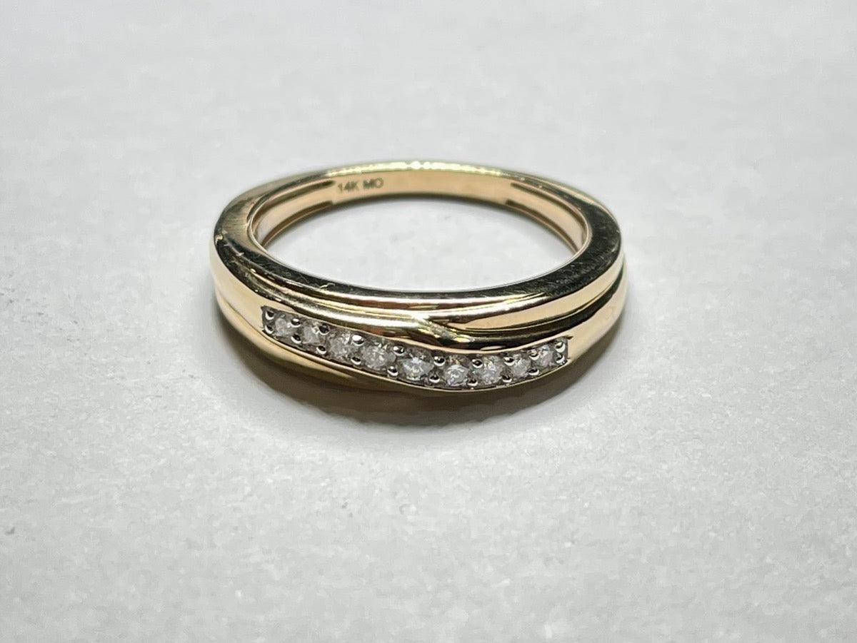 14K Yellow Gold Wedding Band with Diamond