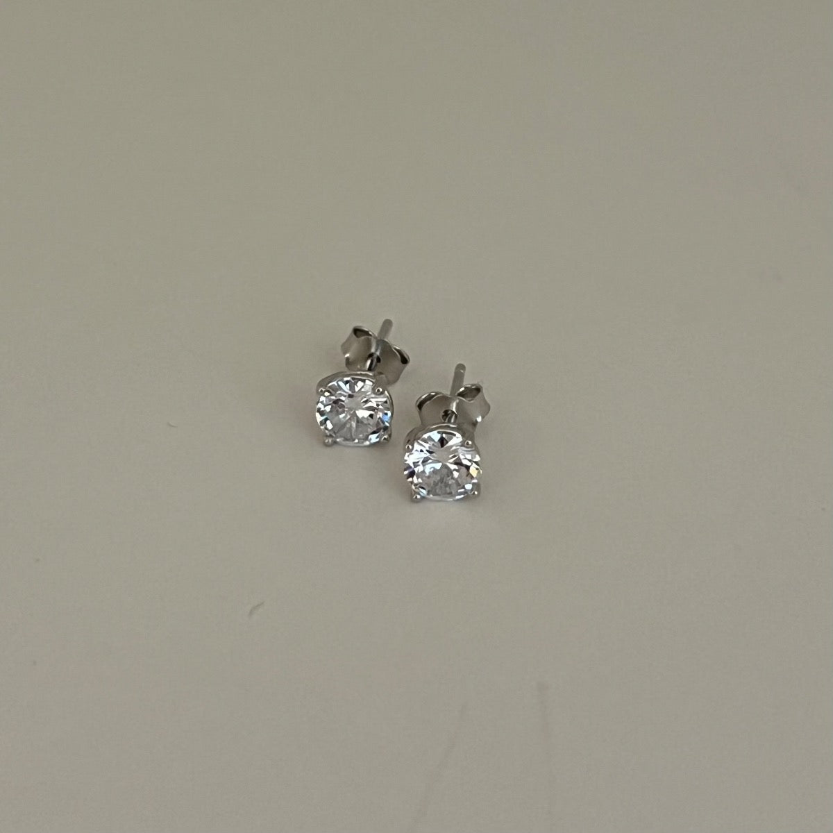 White Silver 5mm Earring with CZ