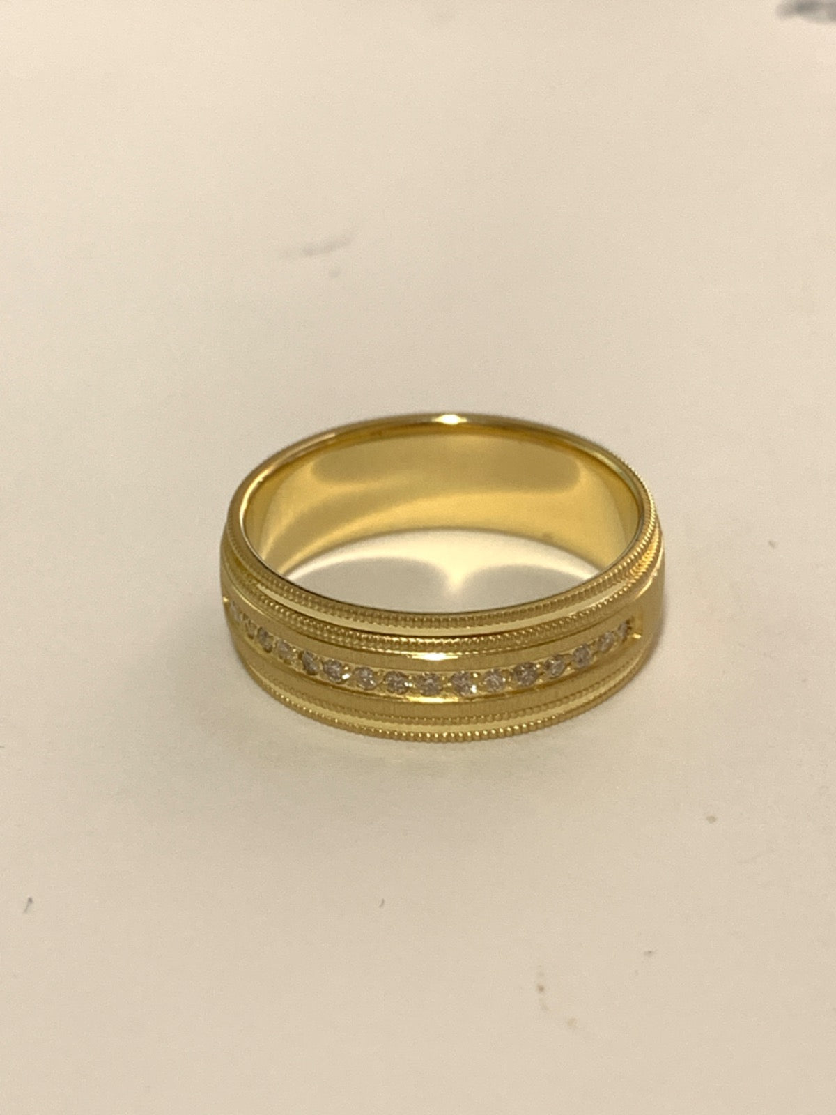 18K Yellow Gold Wedding Band with Diamond