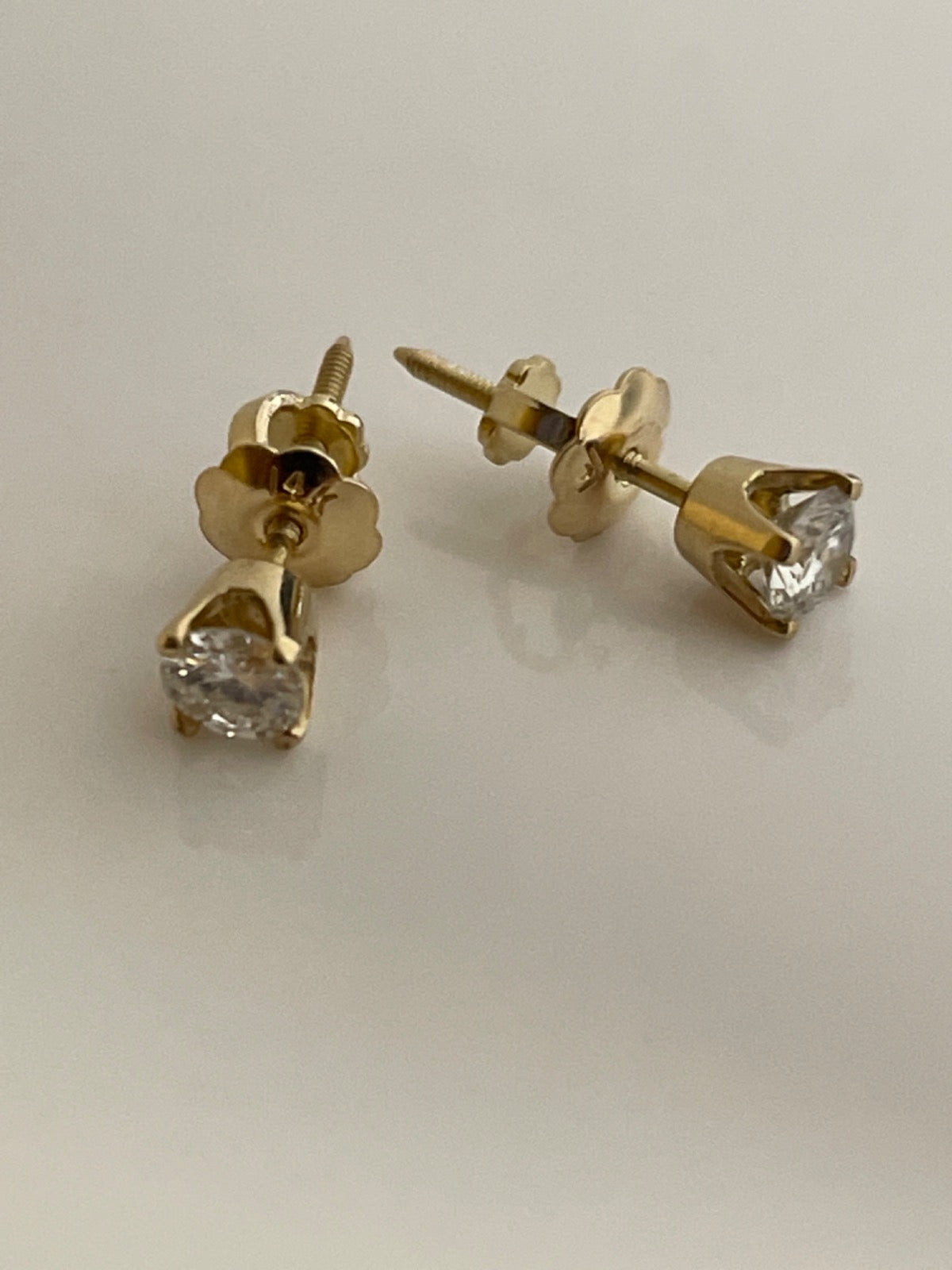 14K Yellow Gold Earring with Diamond