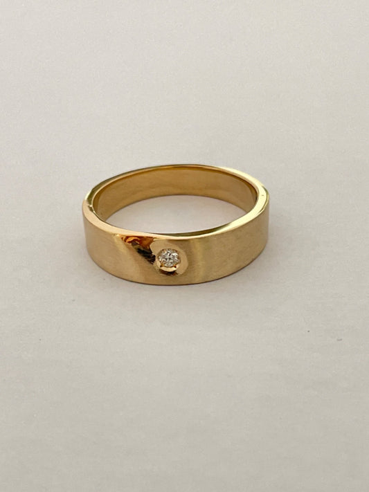 18K Yellow Gold  Wedding Band with Diamond