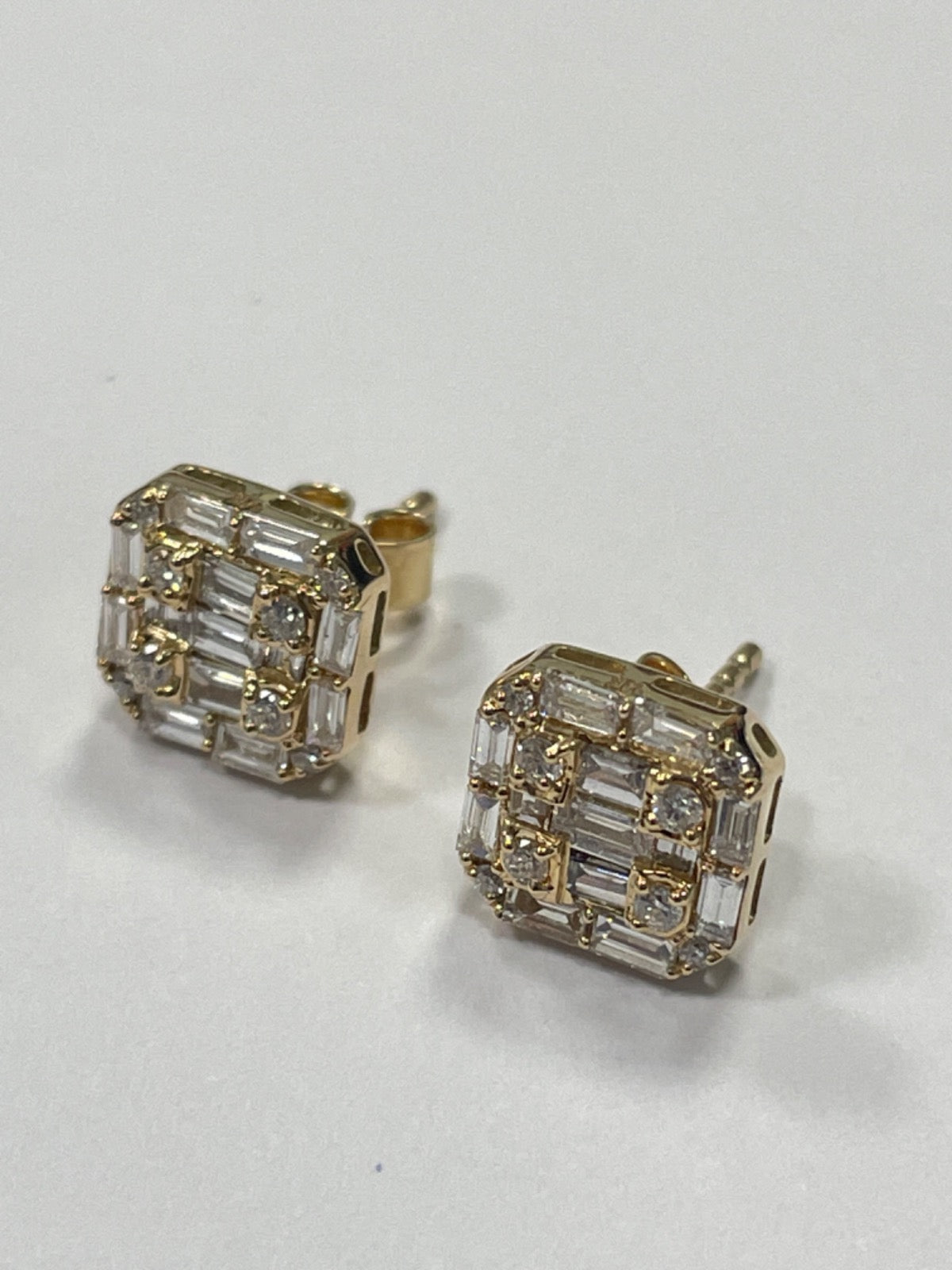 14K Yellow Gold  Earring with Diamond